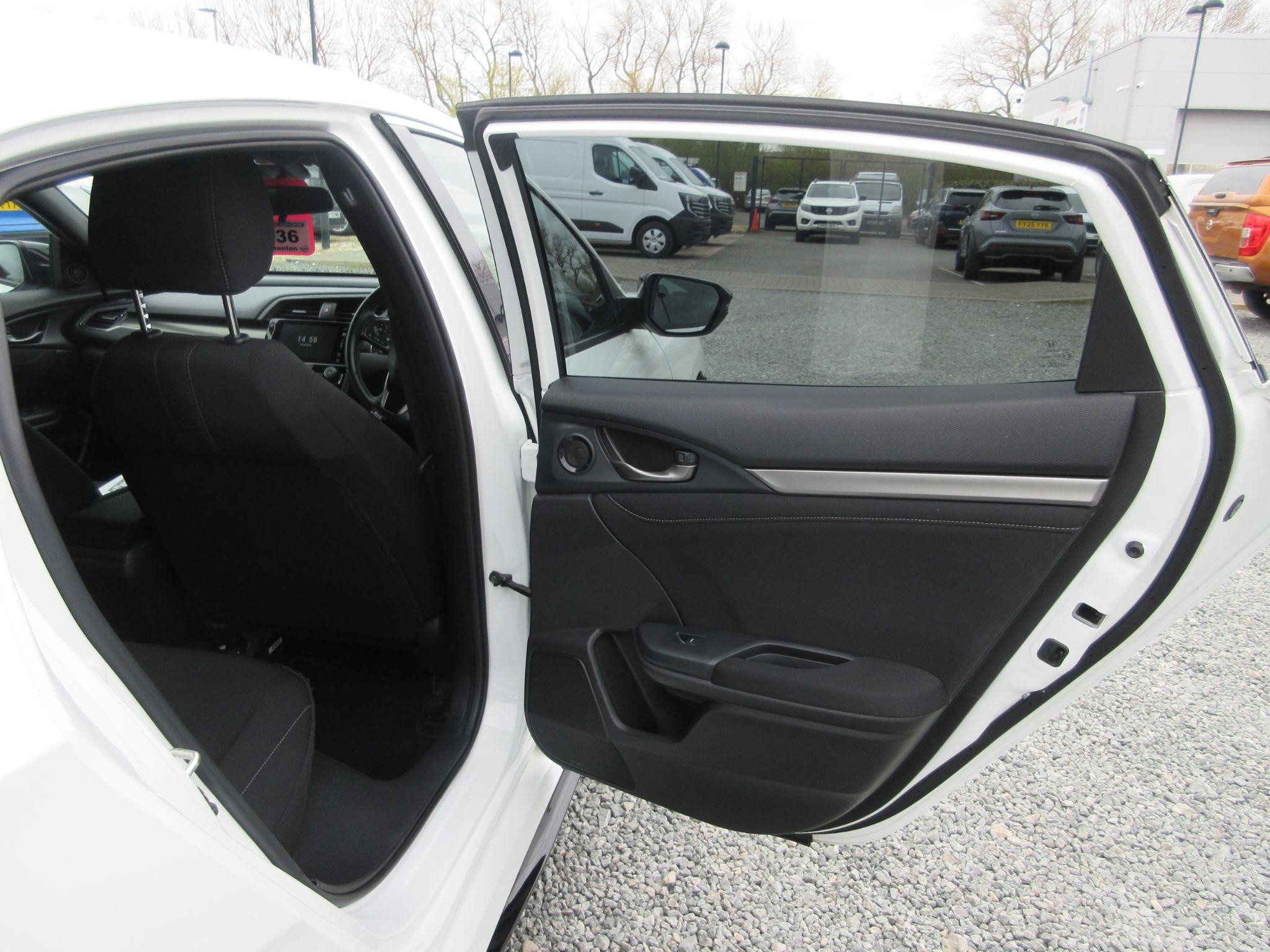 Honda Civic Image 22