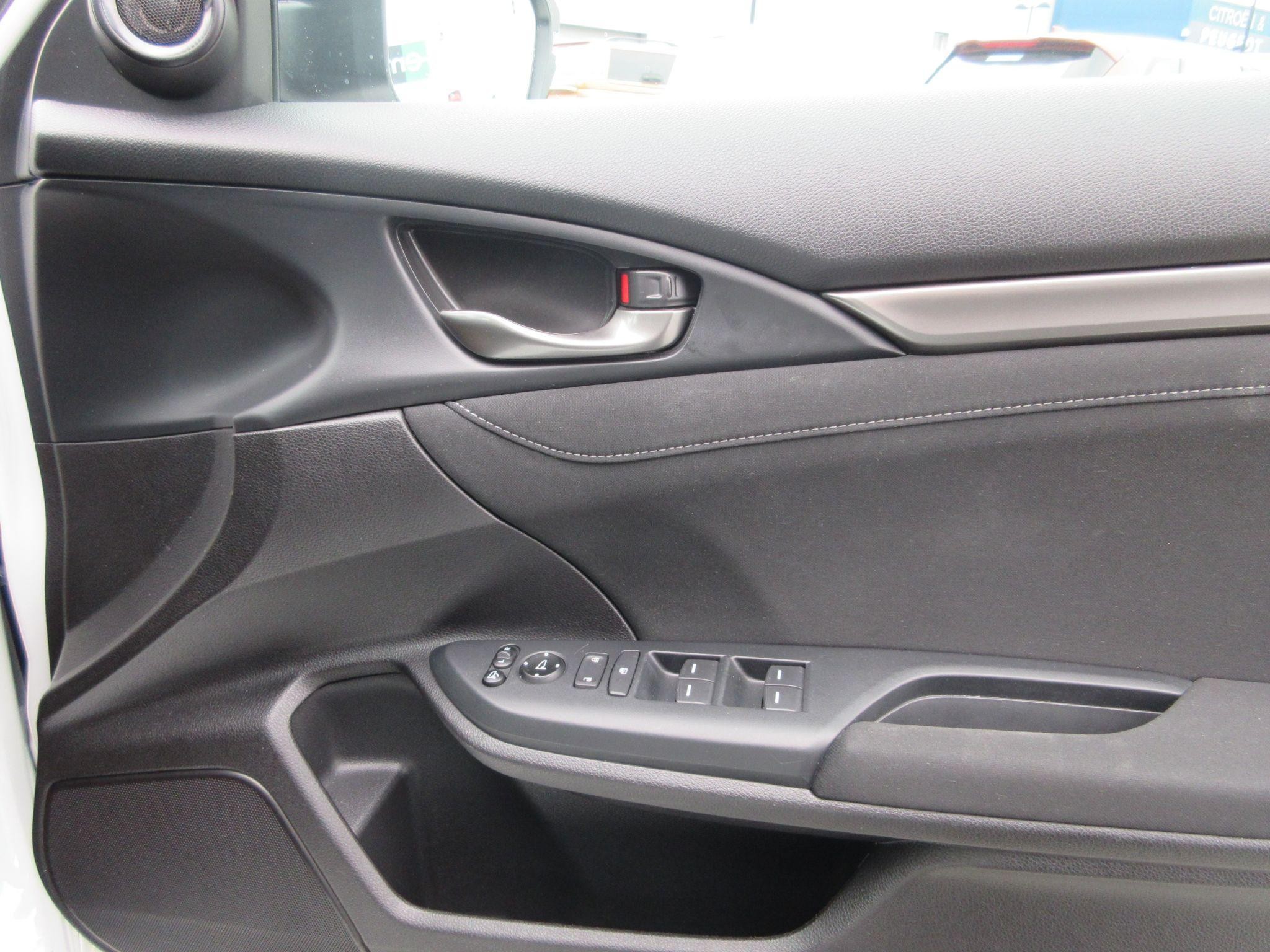 Honda Civic Image 24