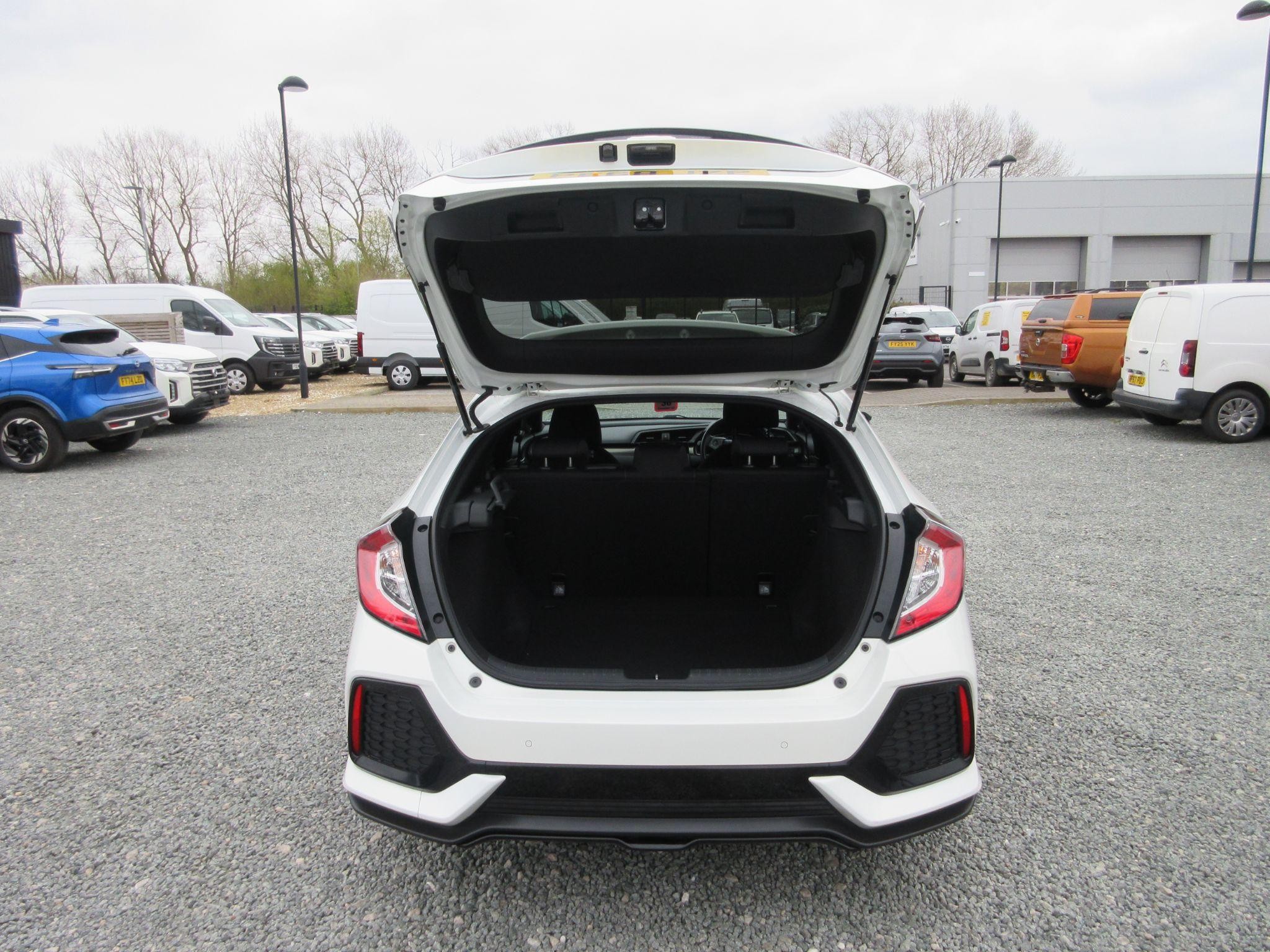 Honda Civic Image 30