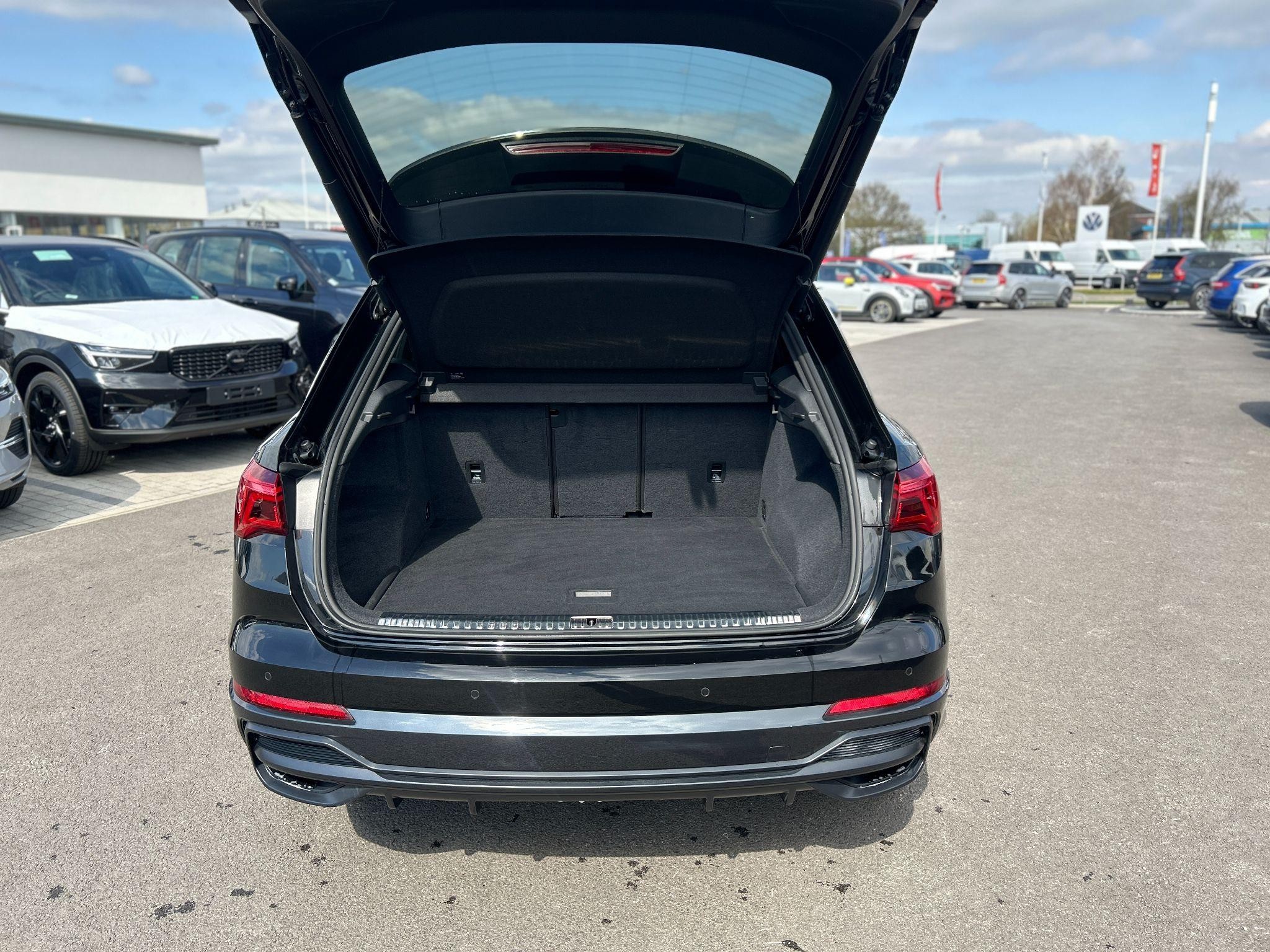 Audi Q3 Image 8