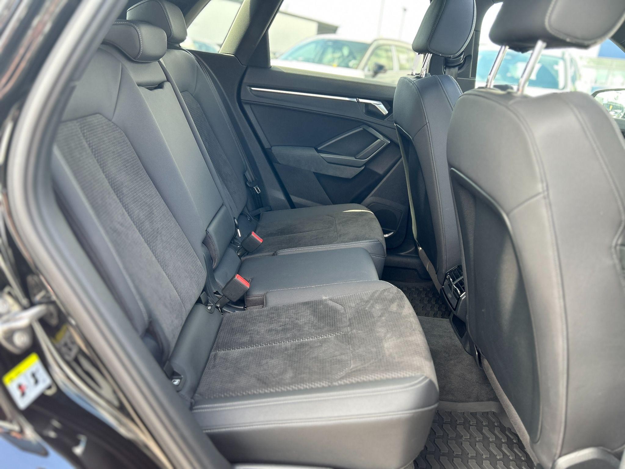 Audi Q3 Image 12