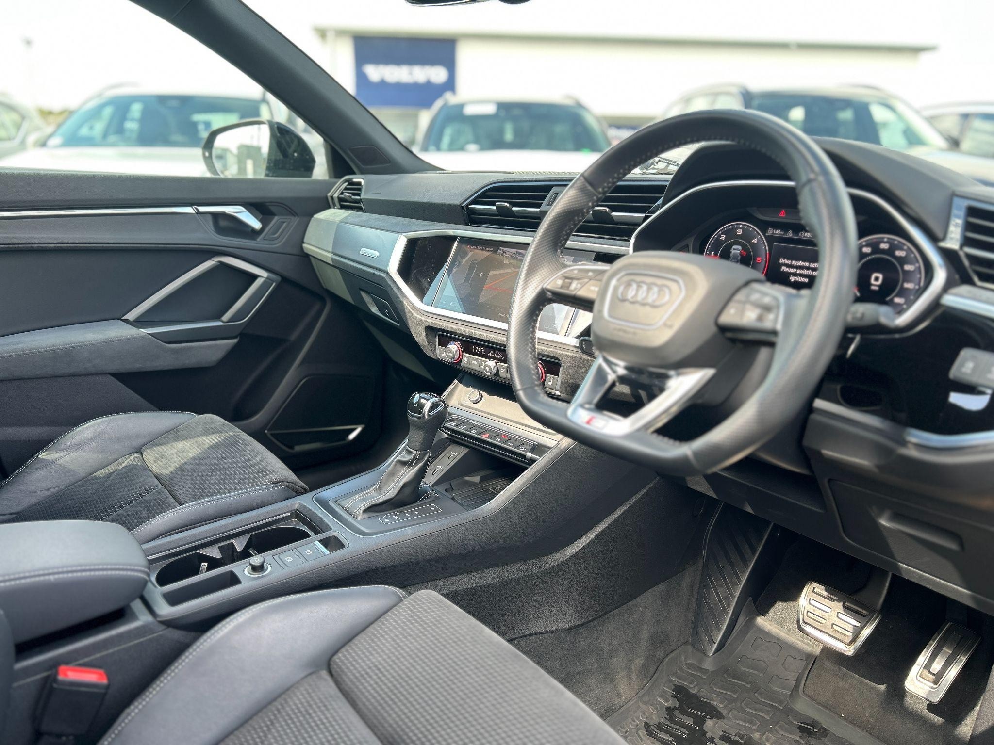 Audi Q3 Image 17