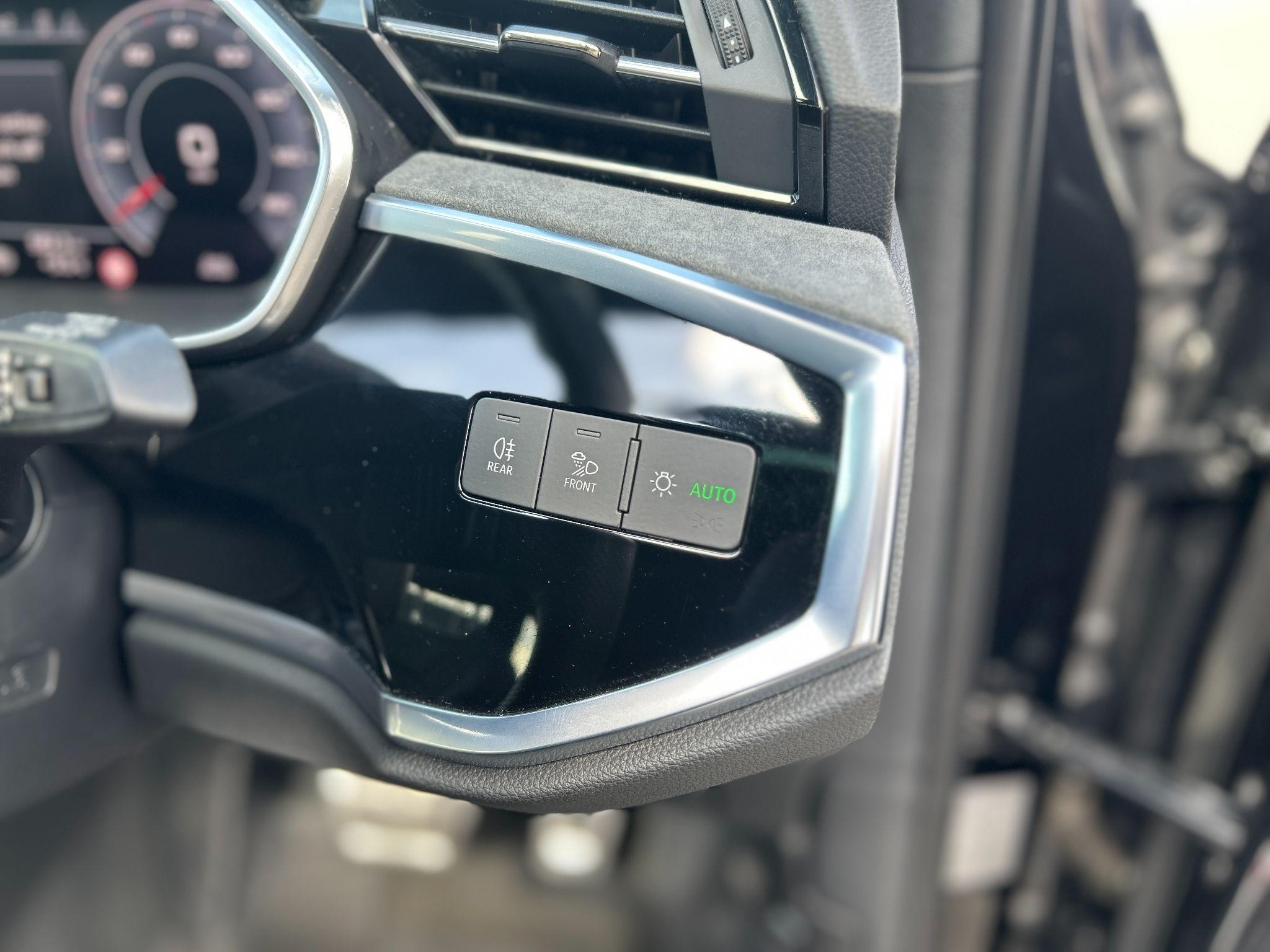 Audi Q3 Image 20