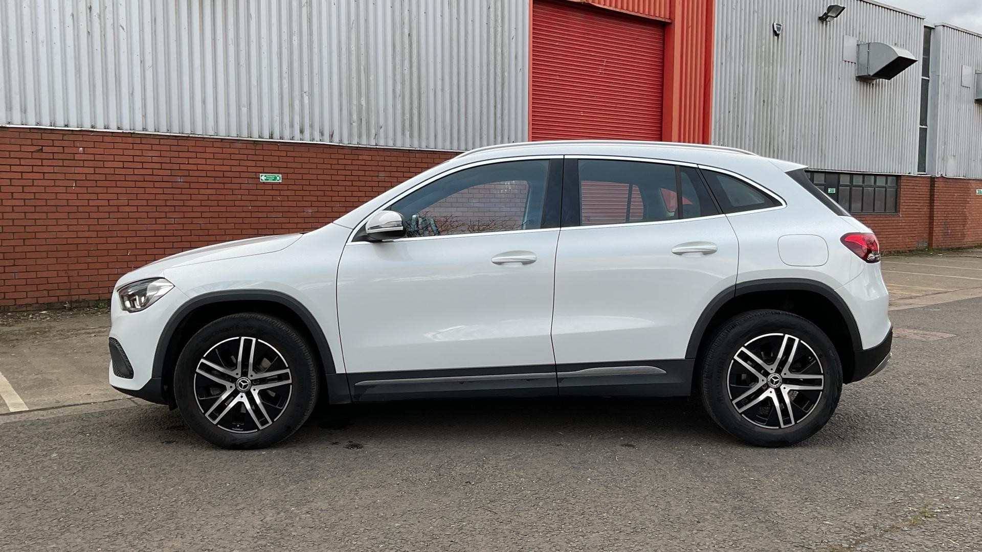 Mercedes-Benz GLA Image 8