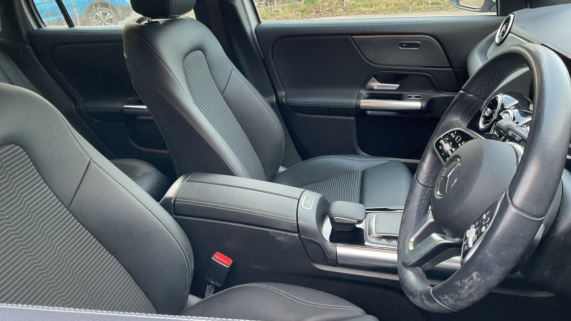 Mercedes-Benz GLA Image 9