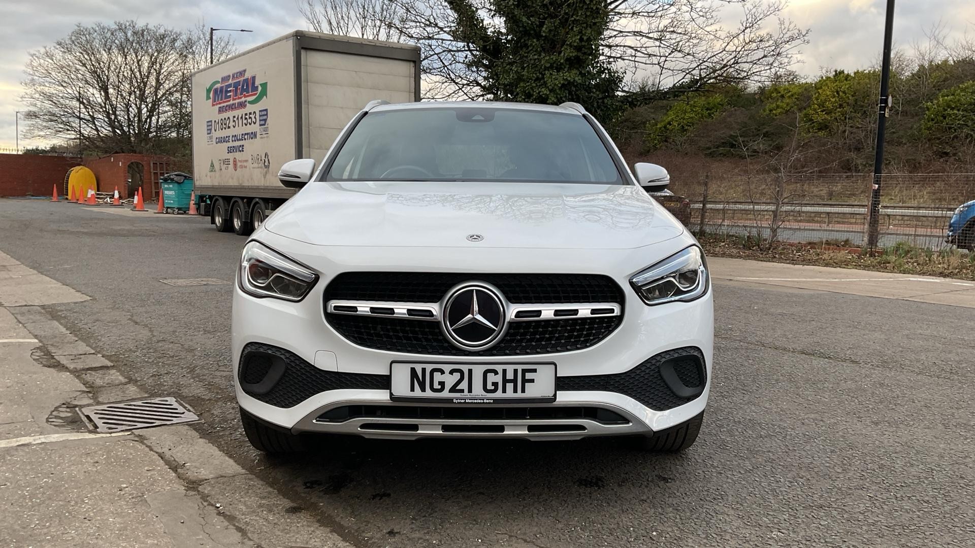 Mercedes-Benz GLA Image 12
