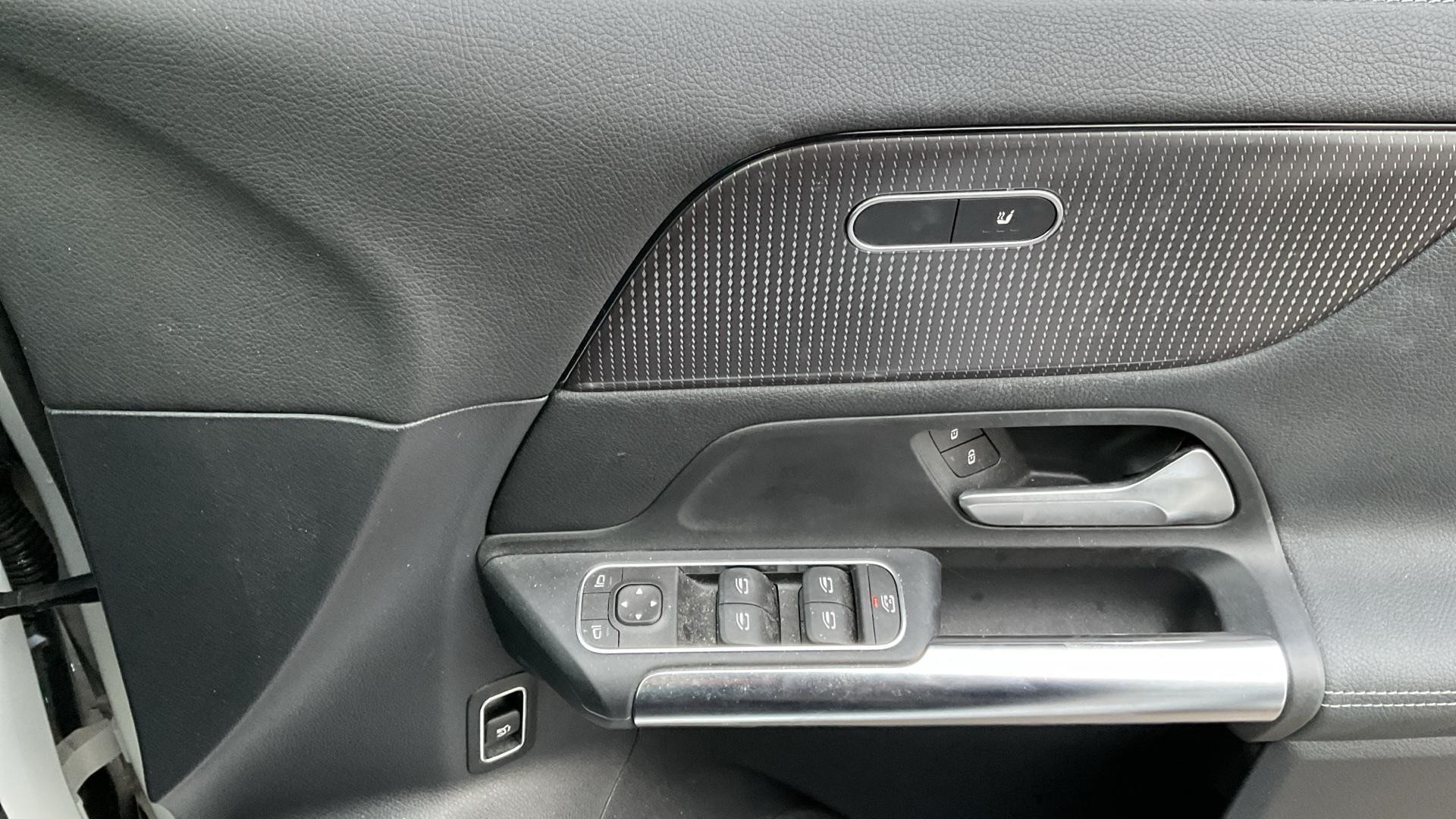 Mercedes-Benz GLA Image 15