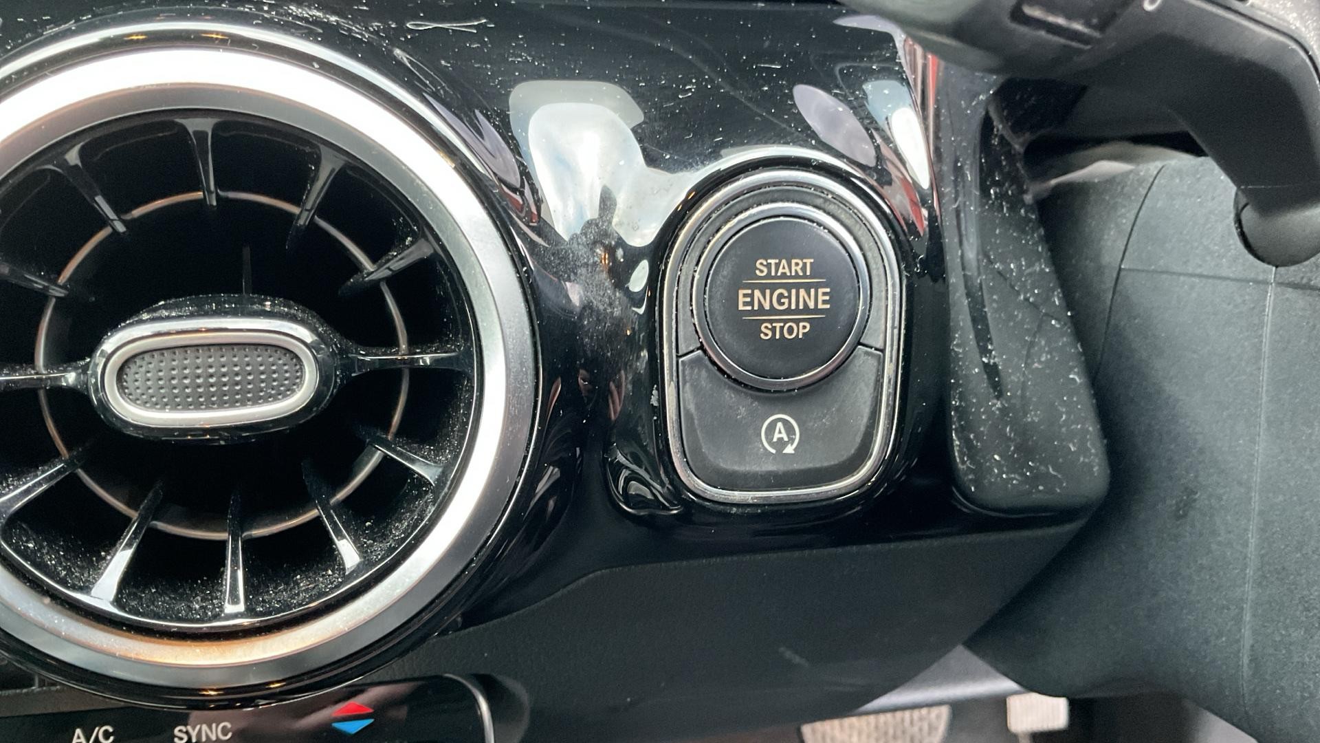 Mercedes-Benz GLA Image 23