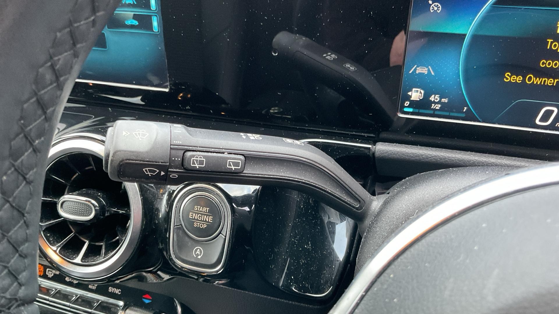 Mercedes-Benz GLA Image 24