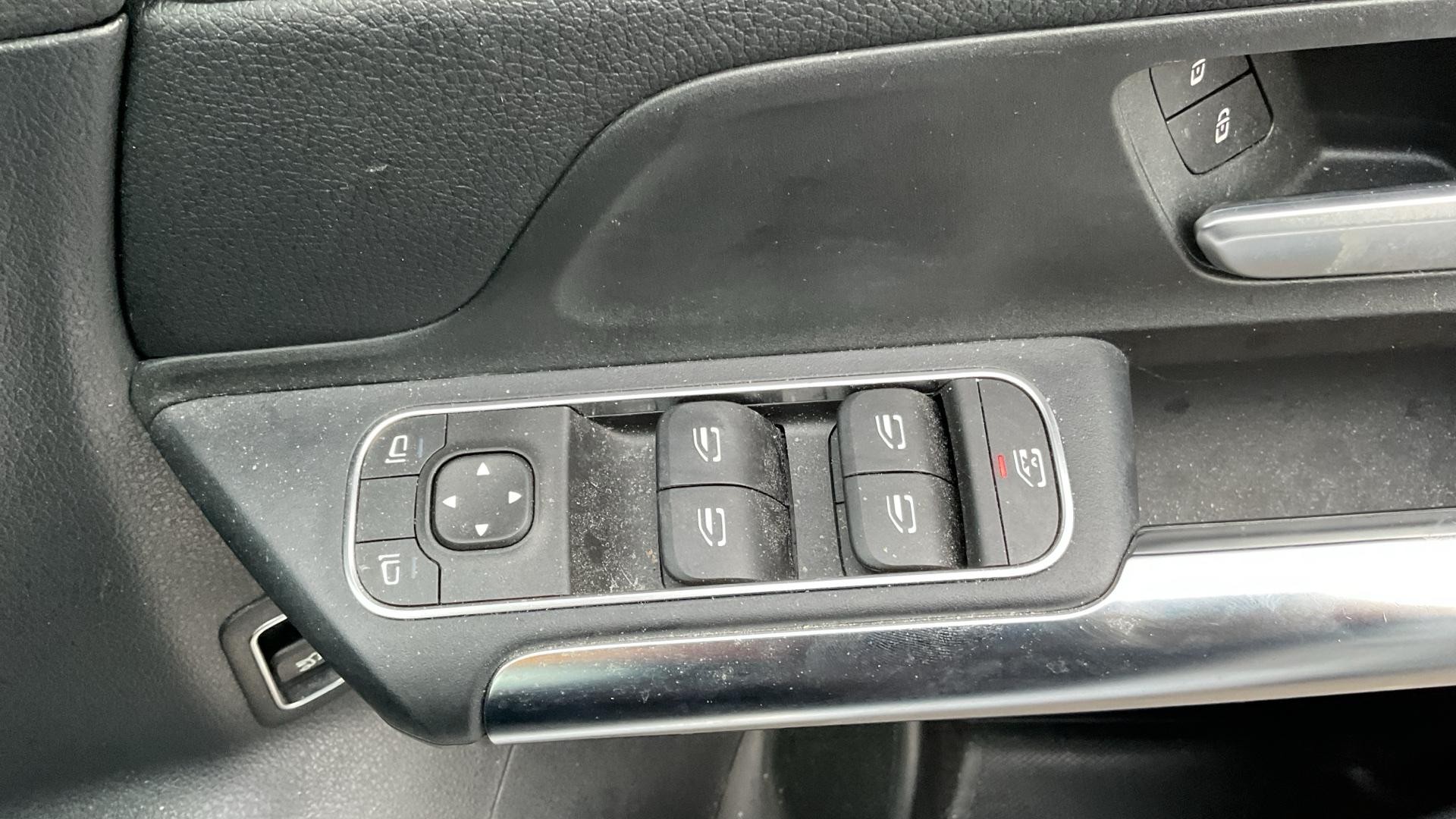 Mercedes-Benz GLA Image 28
