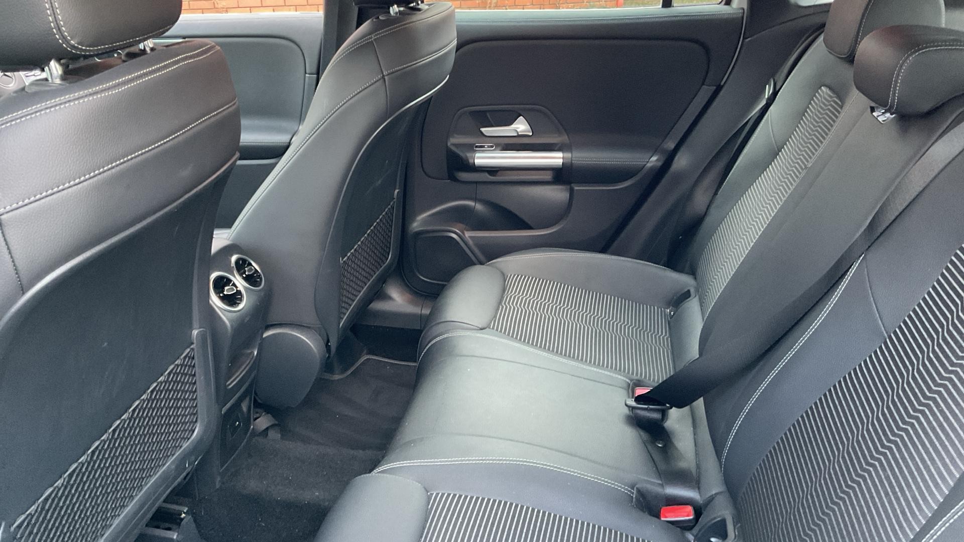 Mercedes-Benz GLA Image 33