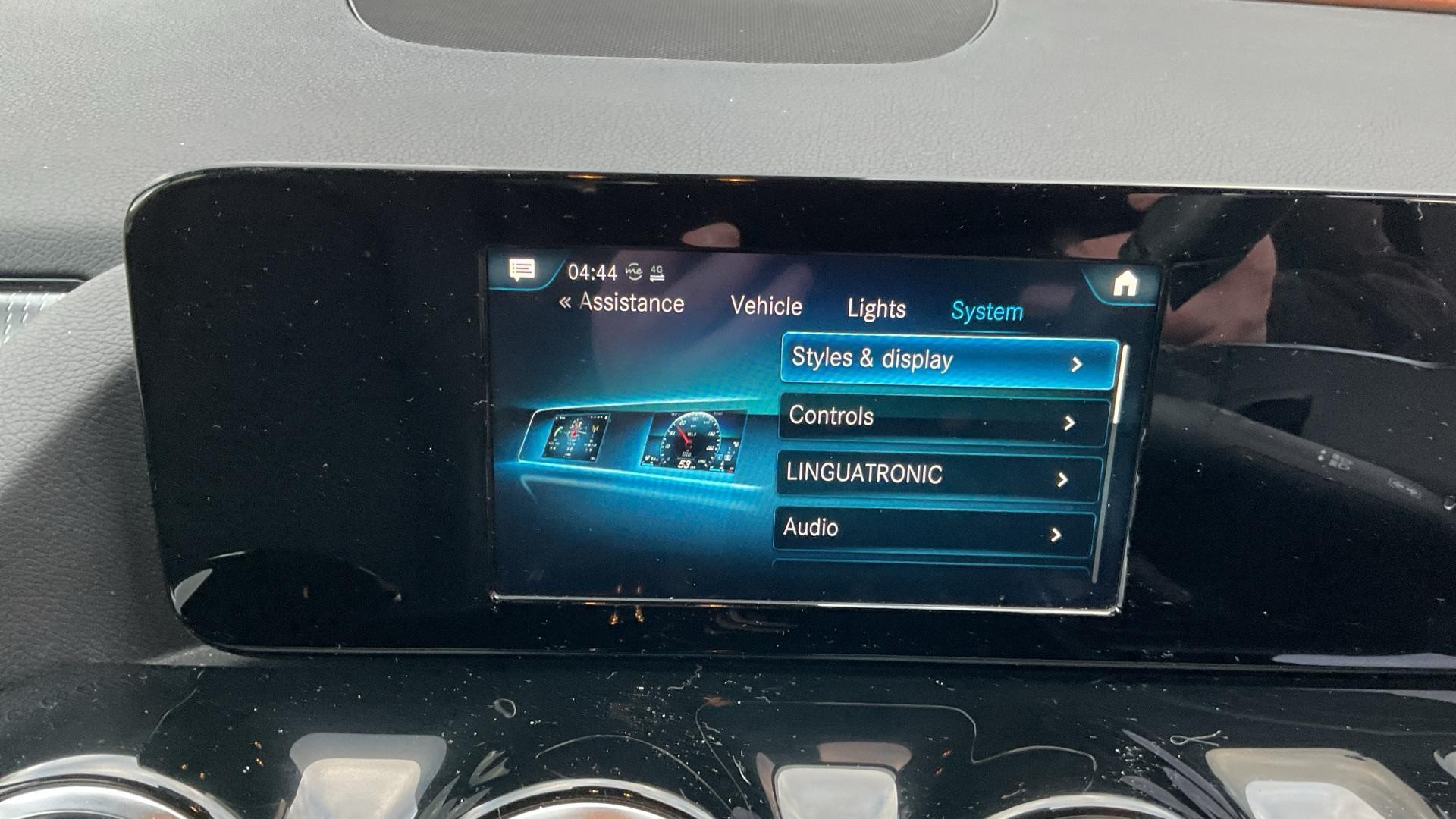 Mercedes-Benz GLA Image 35