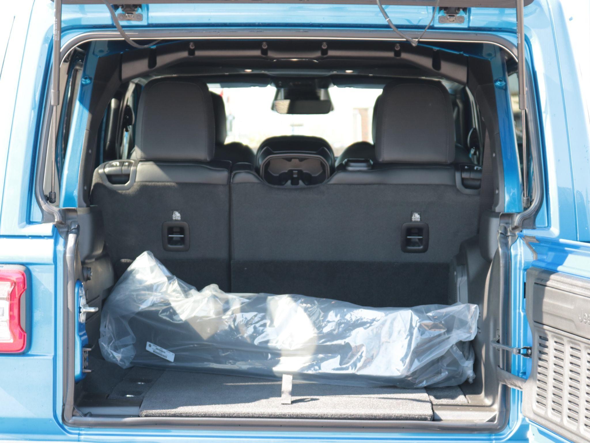 Jeep Wrangler Image 12