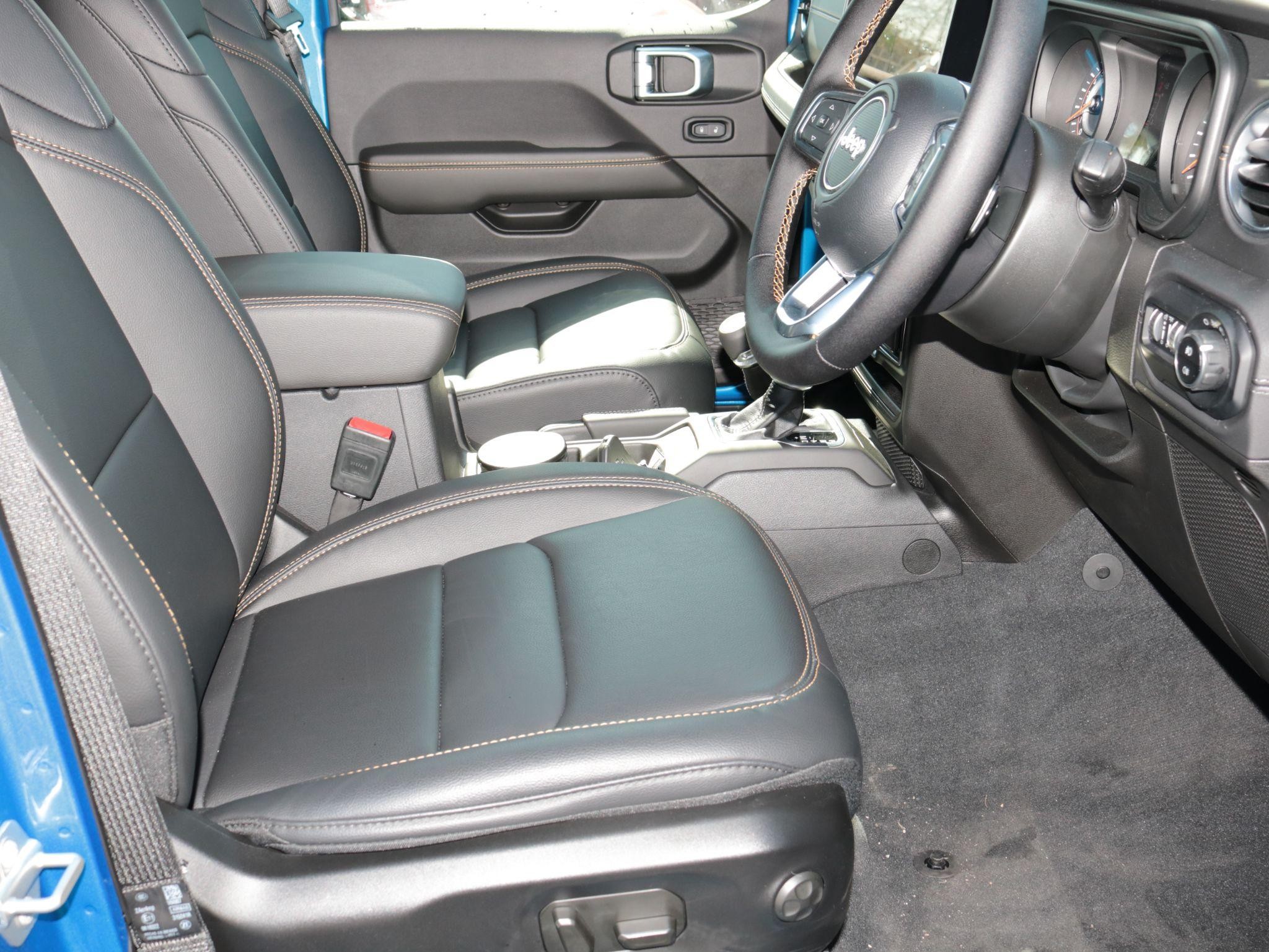 Jeep Wrangler Image 14