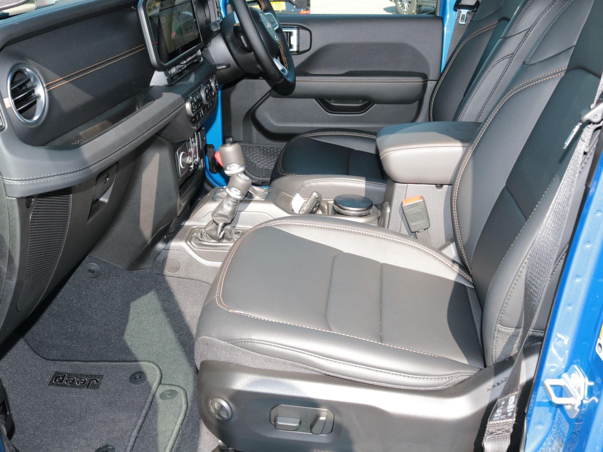 Jeep Wrangler Image 17