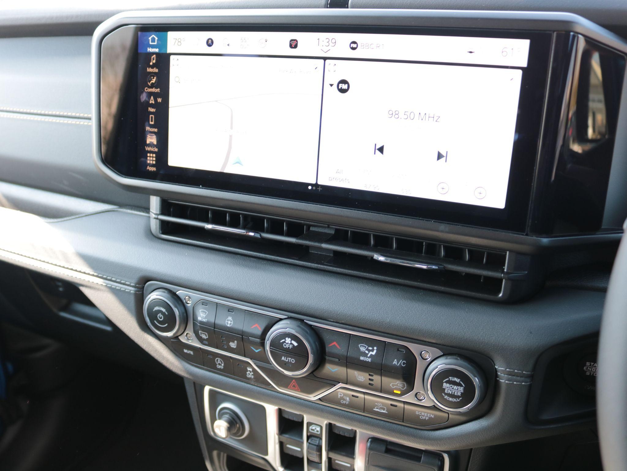 Jeep Wrangler Image 21