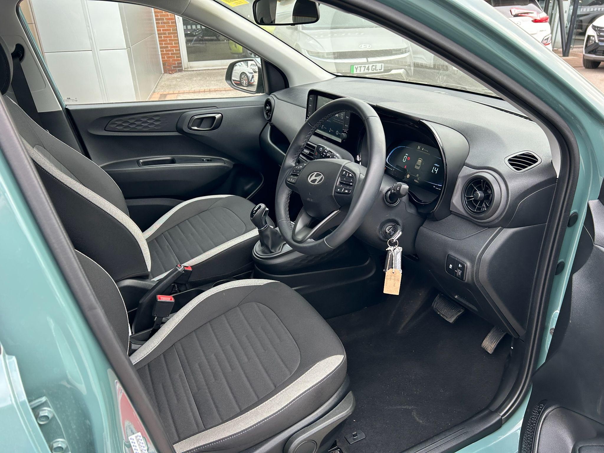 Hyundai i10 Image 12