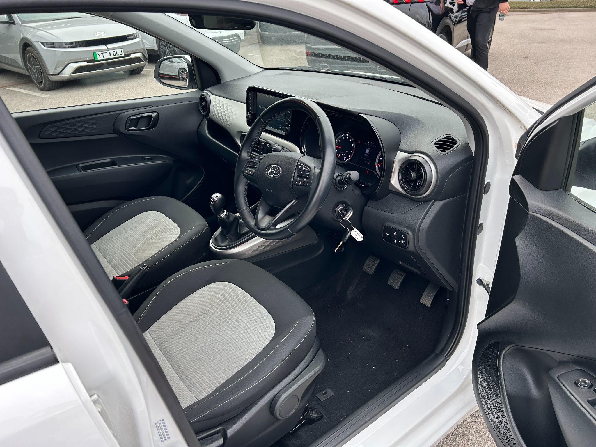 Hyundai i10 Image 12