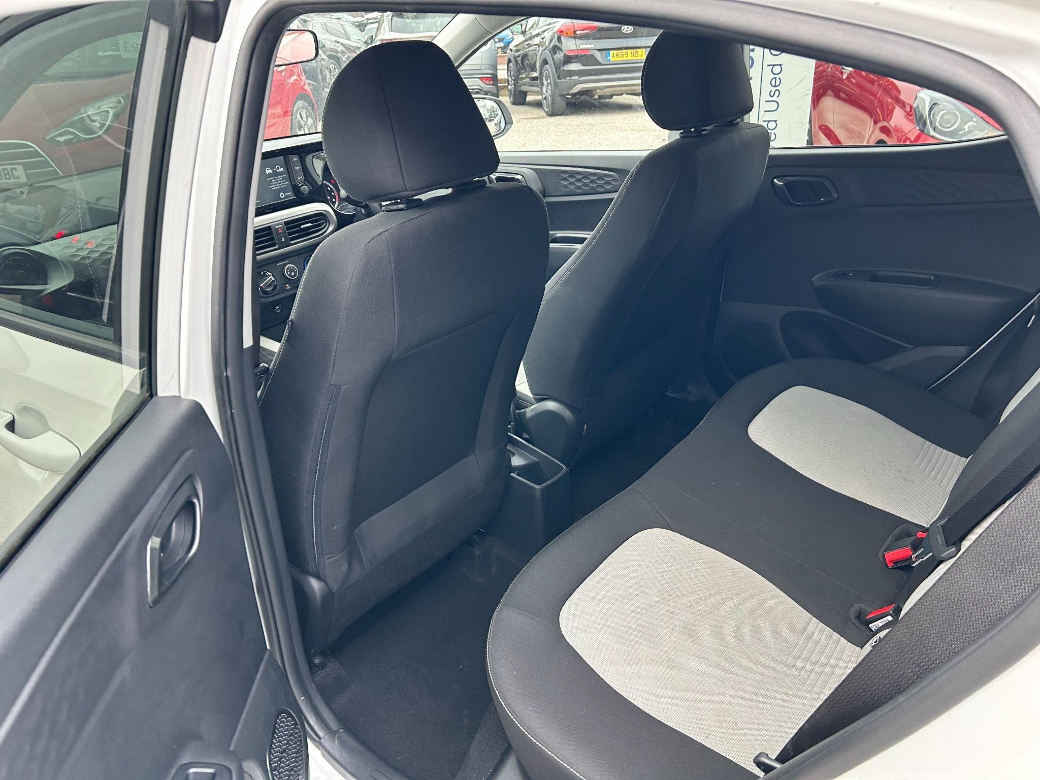 Hyundai i10 Image 16