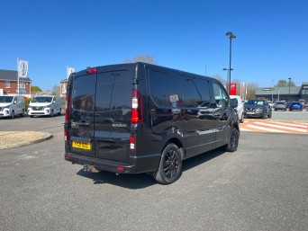 Renault Trafic 2.0 dCi ENERGY 28 Black Edition SWB Standard Roof Euro 6 (s/s) 5dr YY21SZL Image 3