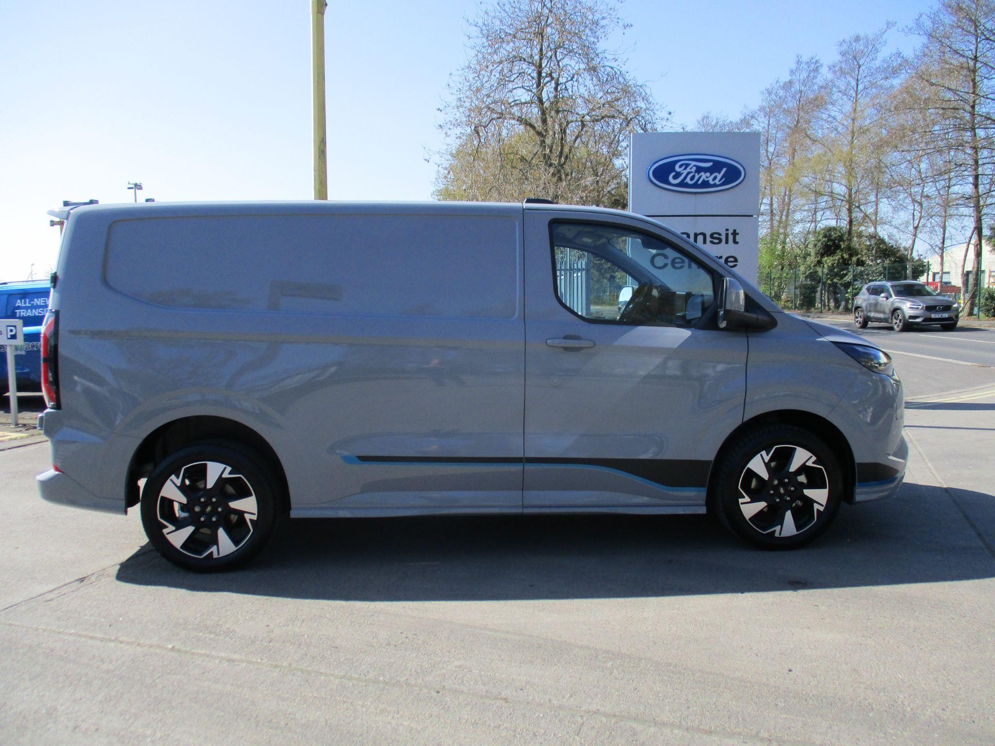 Ford E-Transit Custom Image 2