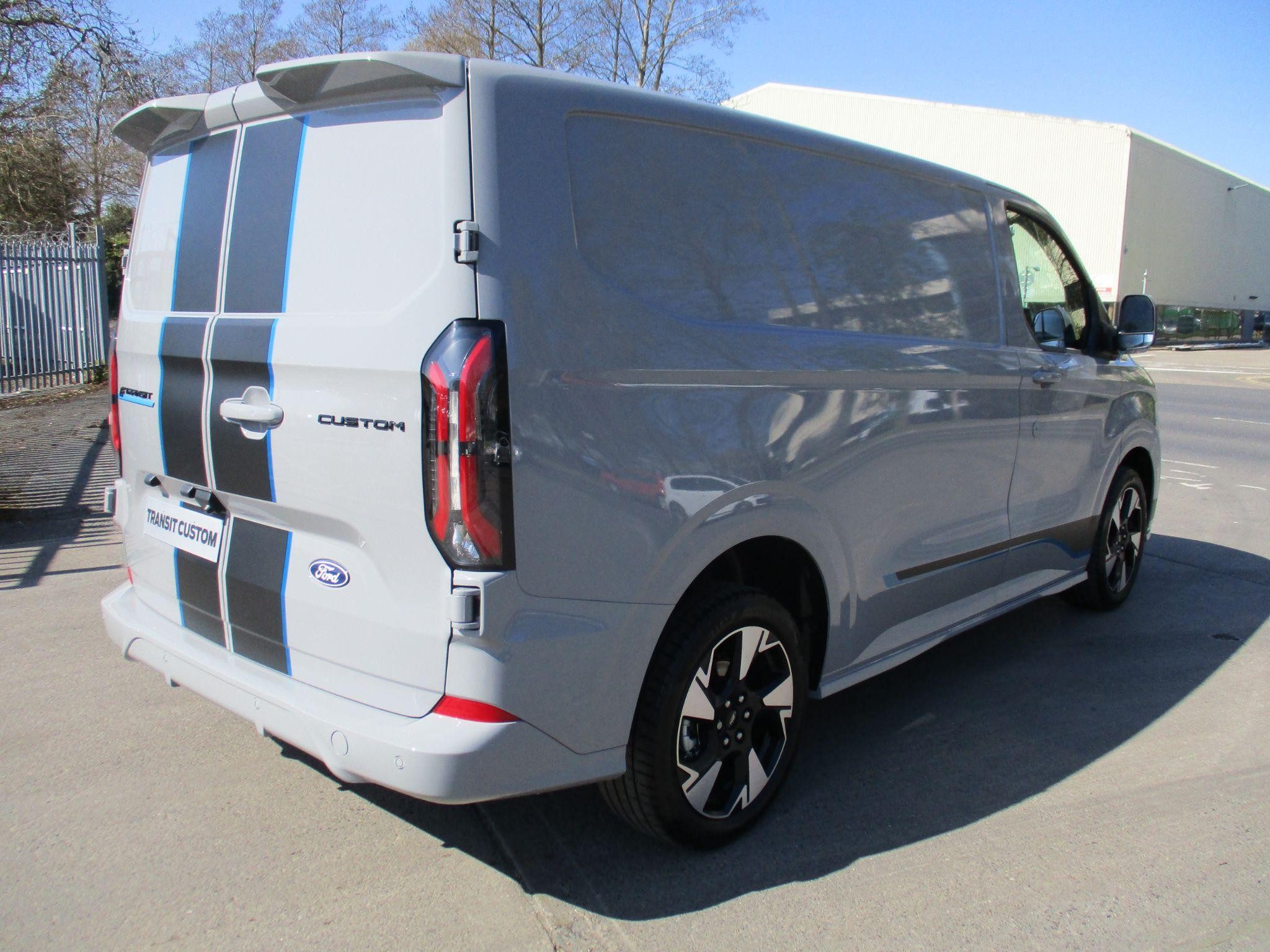 Ford E-Transit Custom Image 3