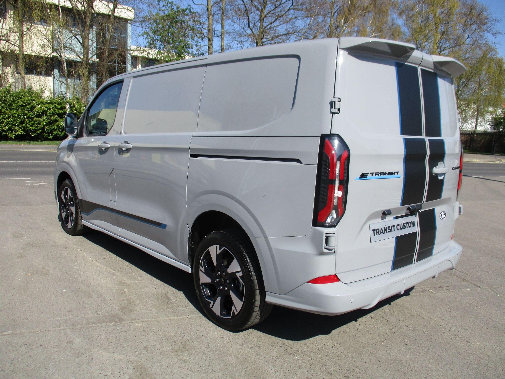 Ford E-Transit Custom Image 5