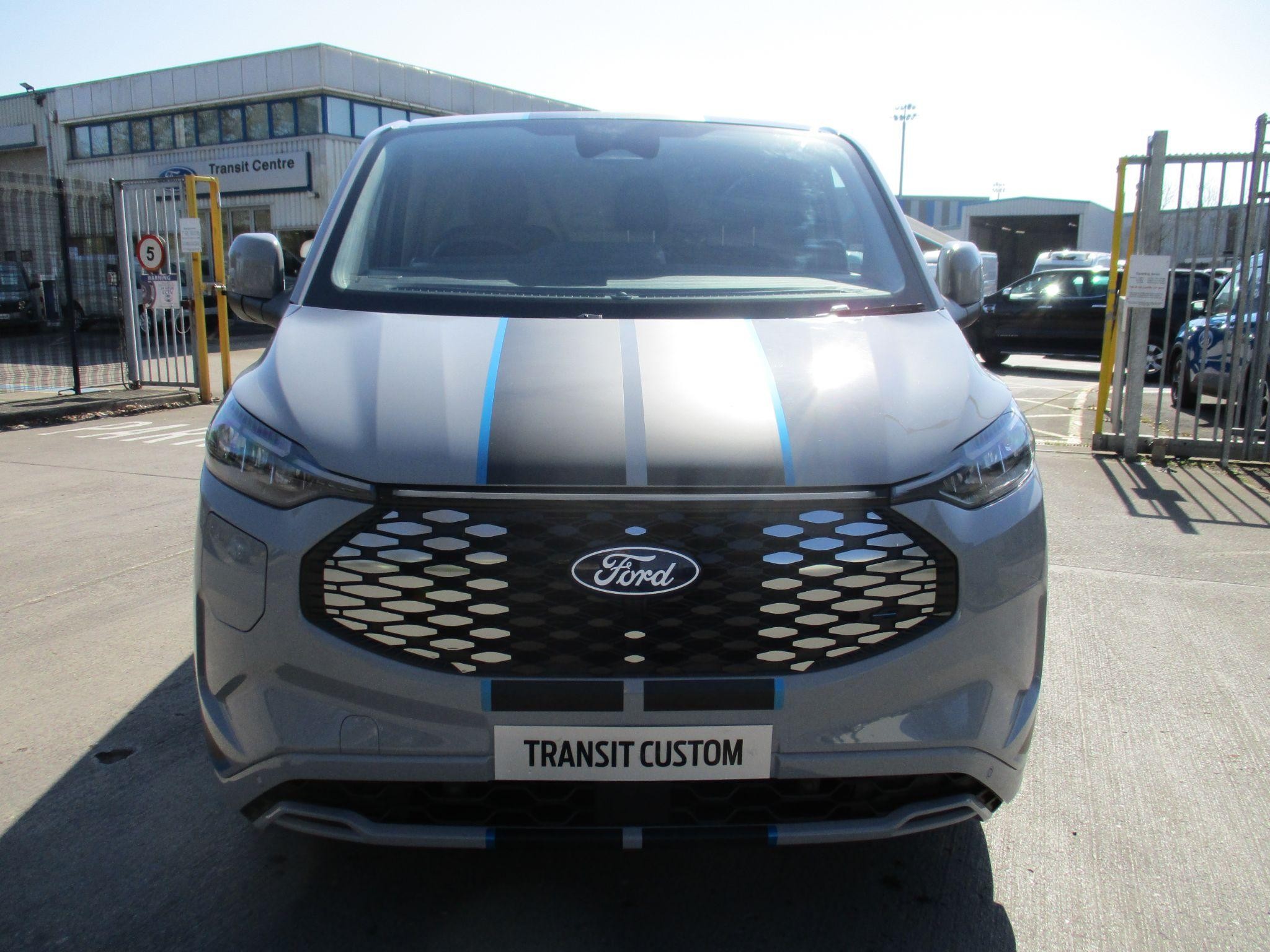 Ford E-Transit Custom Image 8