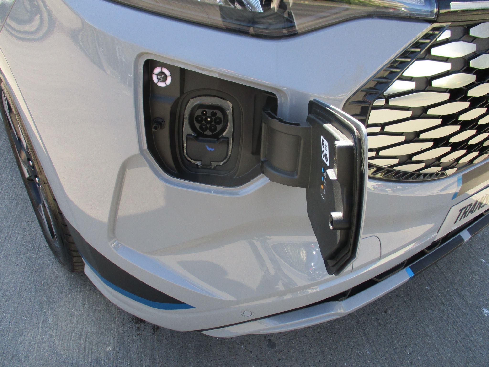 Ford E-Transit Custom Image 9