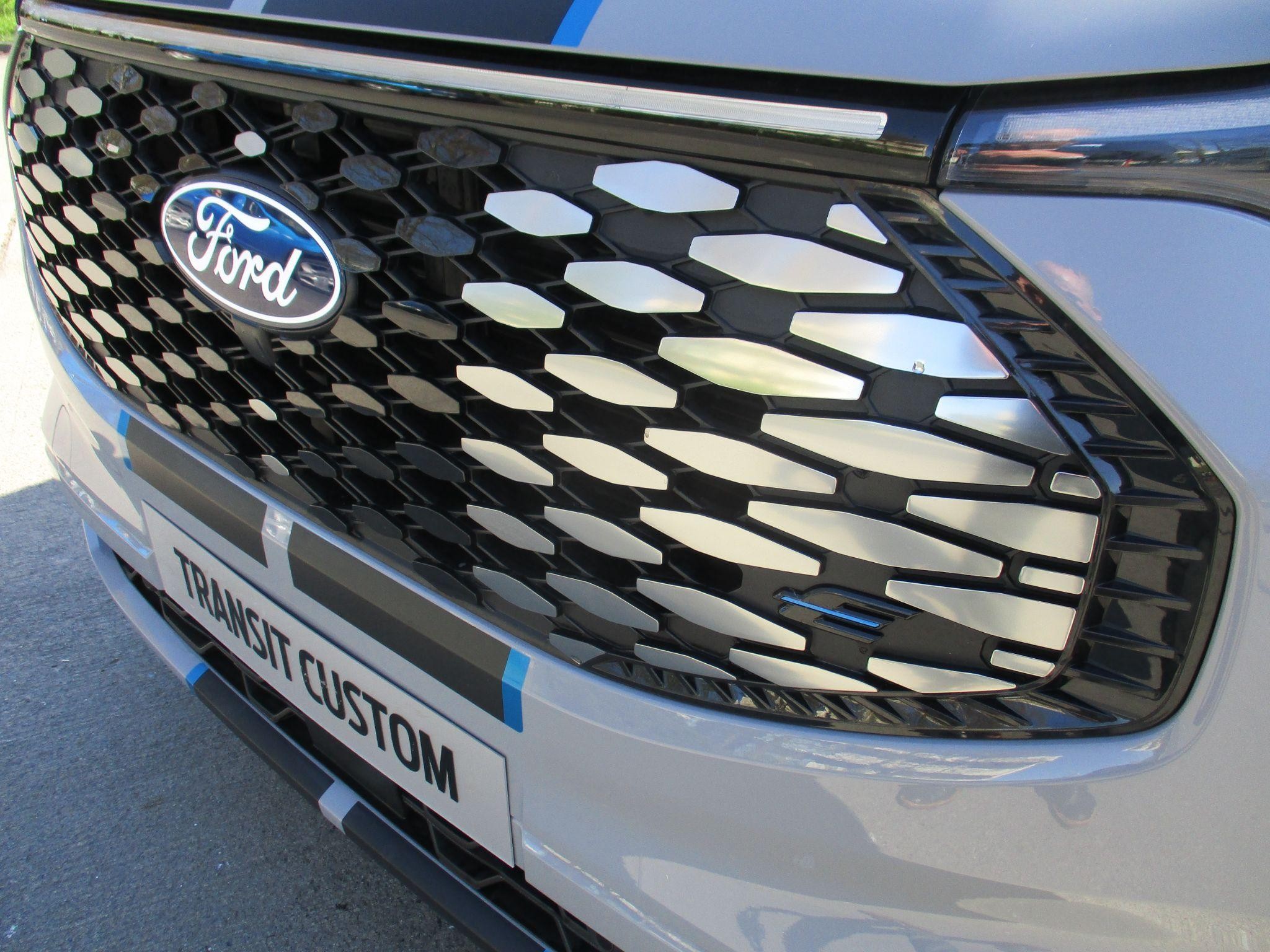 Ford E-Transit Custom Image 10