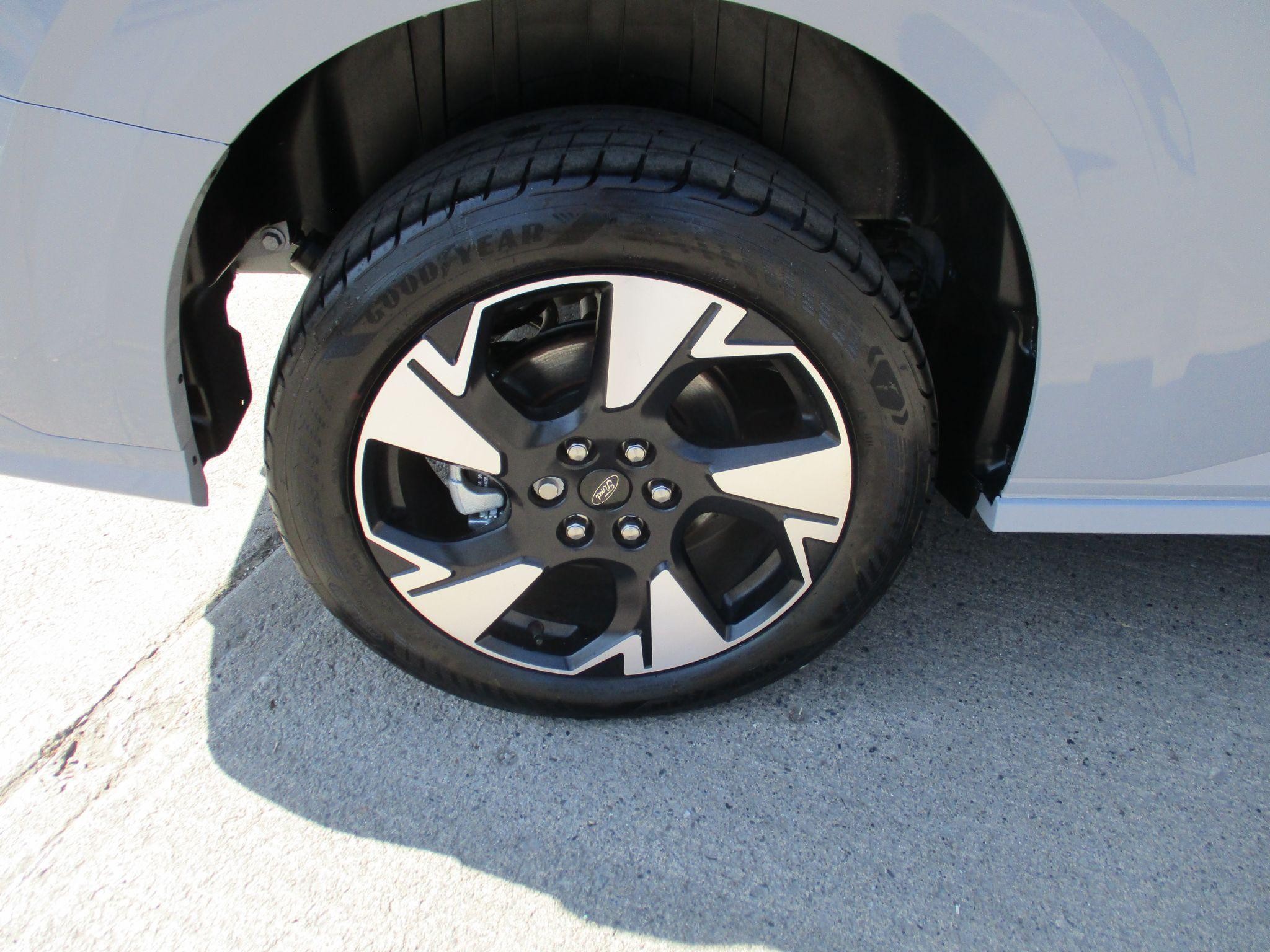 Ford E-Transit Custom Image 12