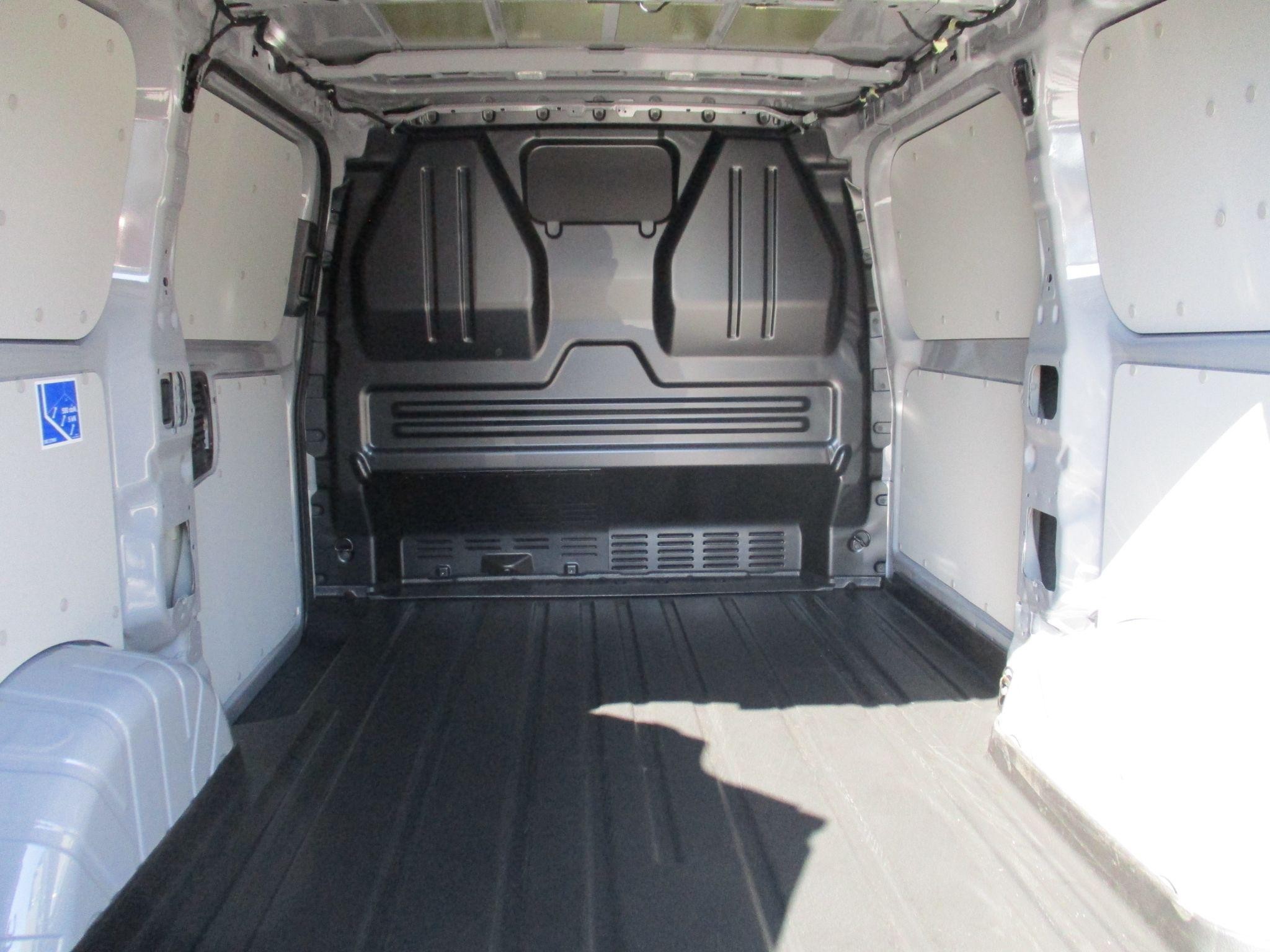 Ford E-Transit Custom Image 16