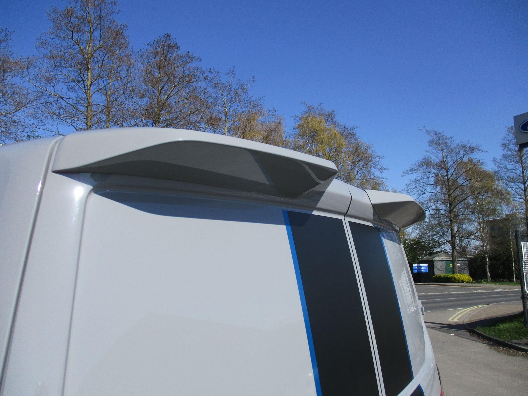 Ford E-Transit Custom Image 17