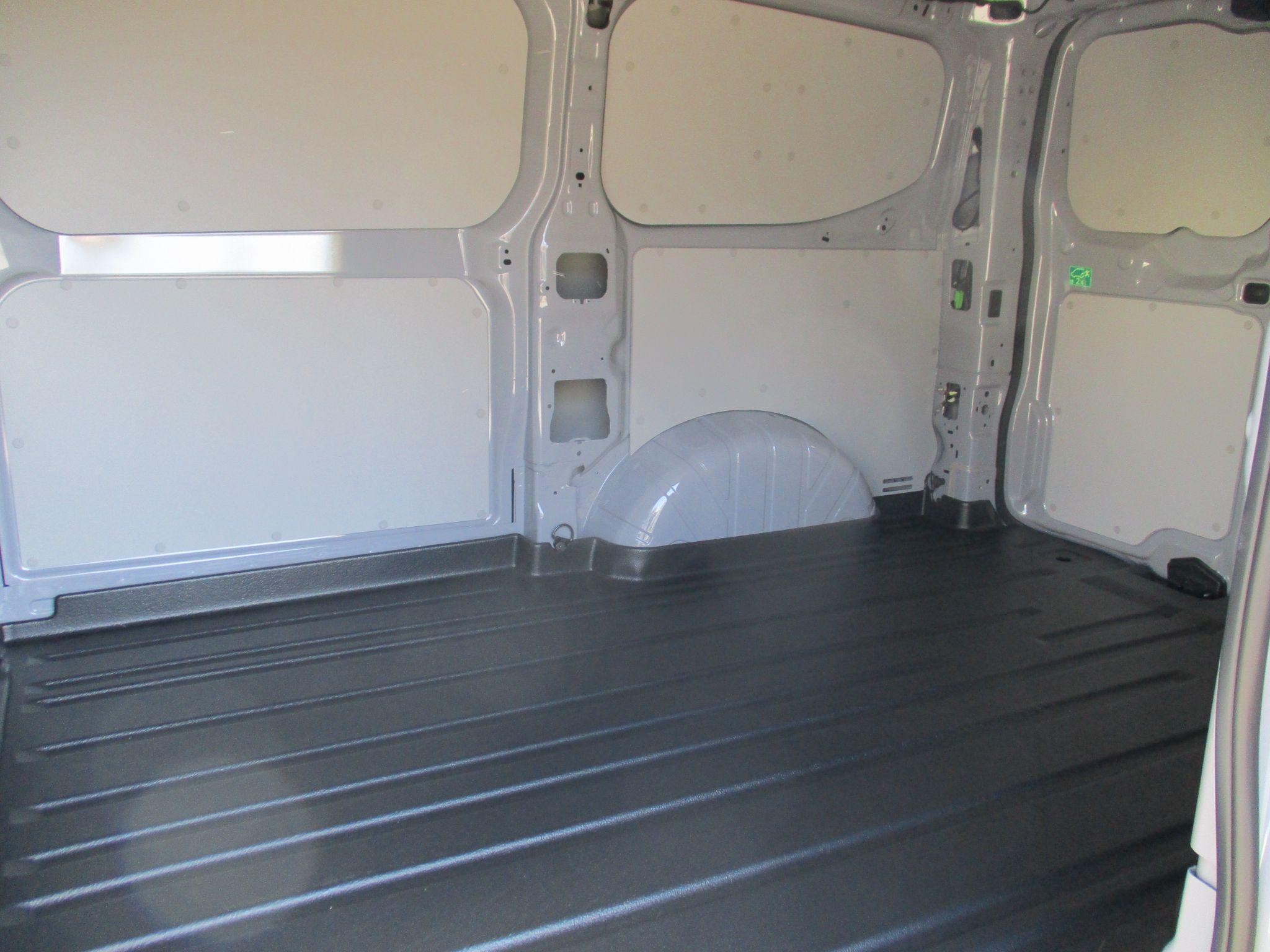 Ford E-Transit Custom Image 18