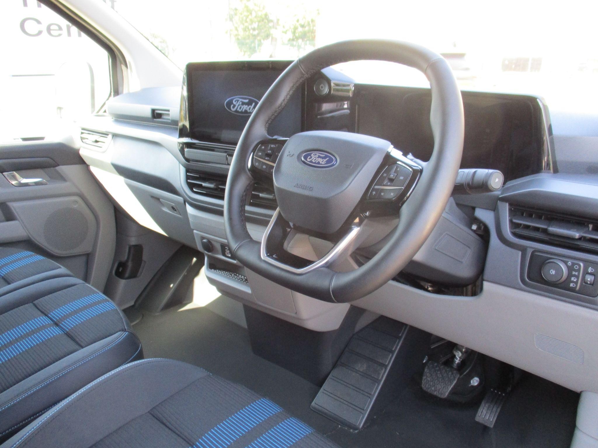 Ford E-Transit Custom Image 20