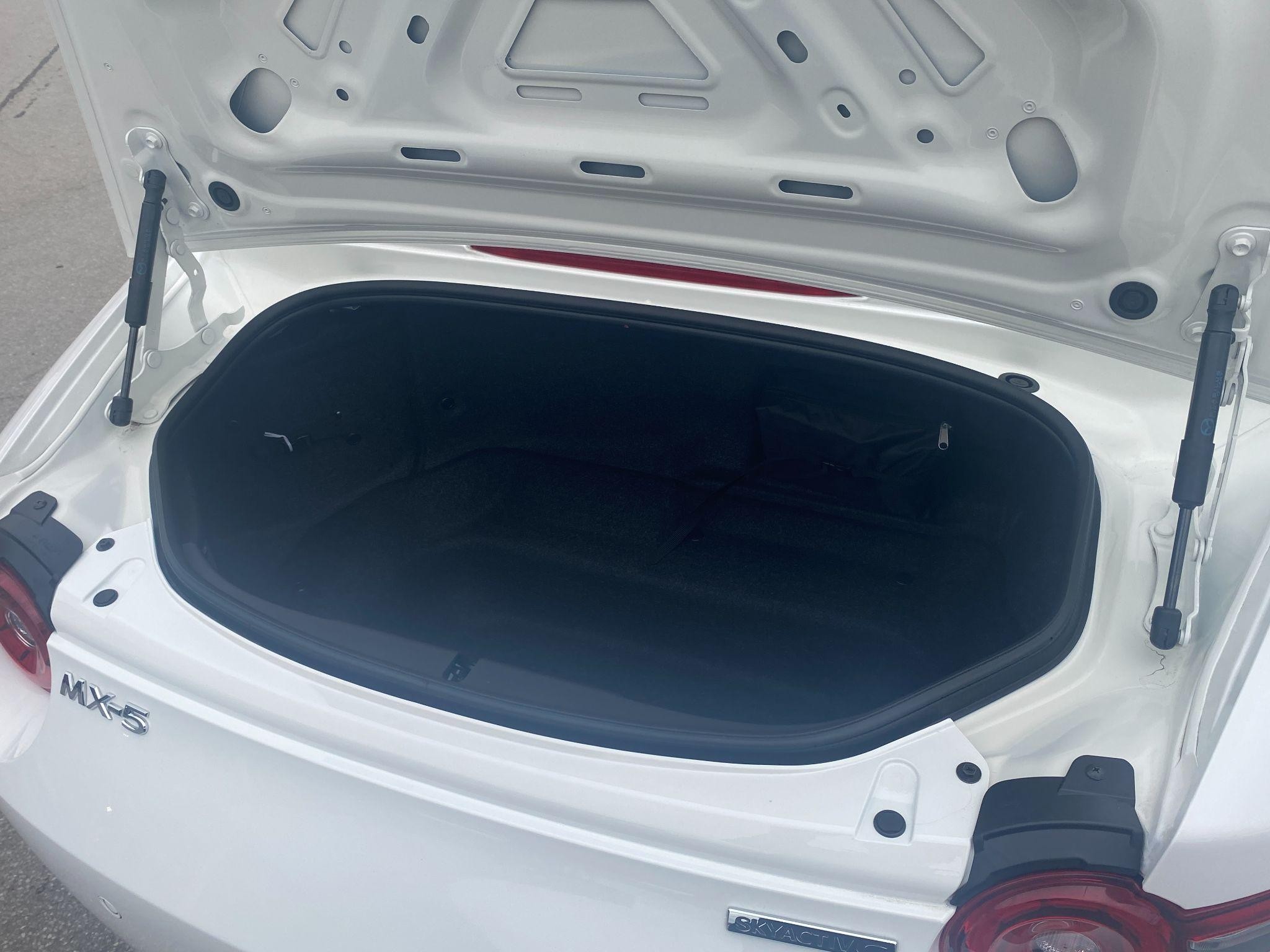 Mazda MX-5 Image 11