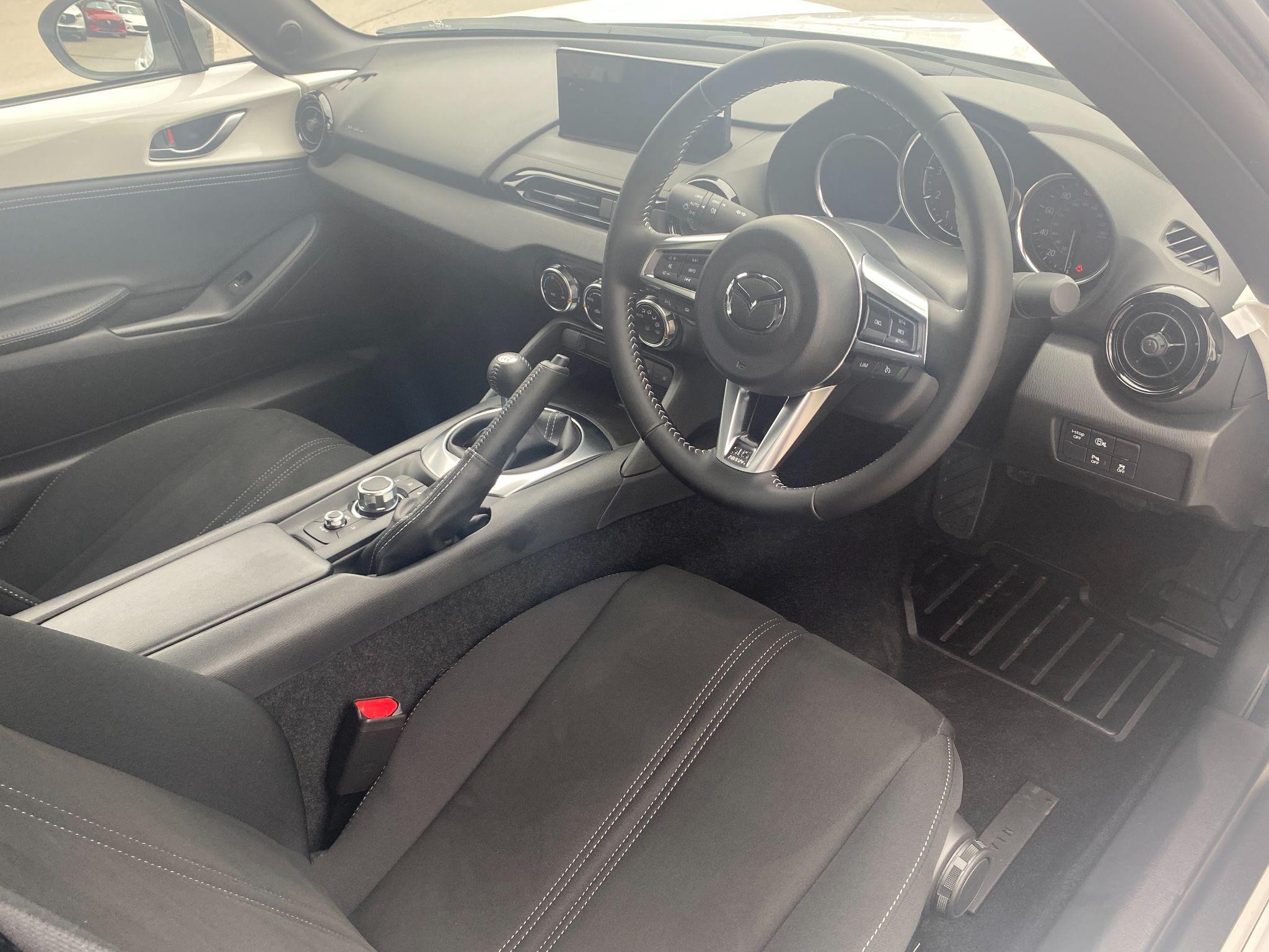 Mazda MX-5 Image 12
