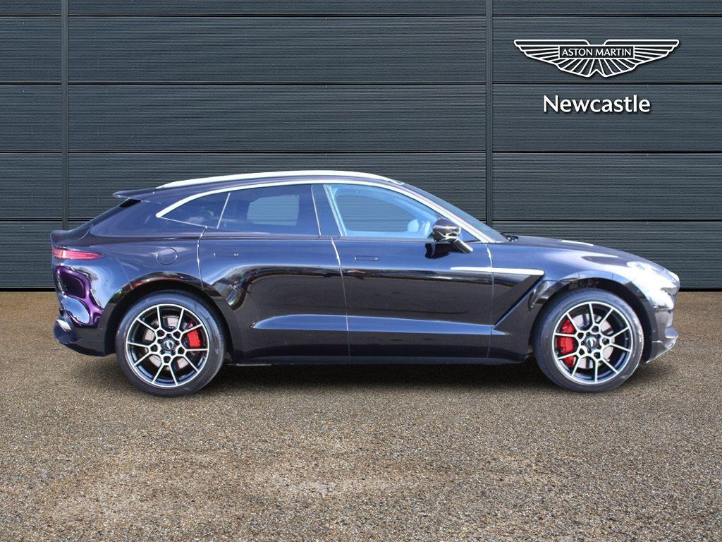 Aston Martin DBX Image 24
