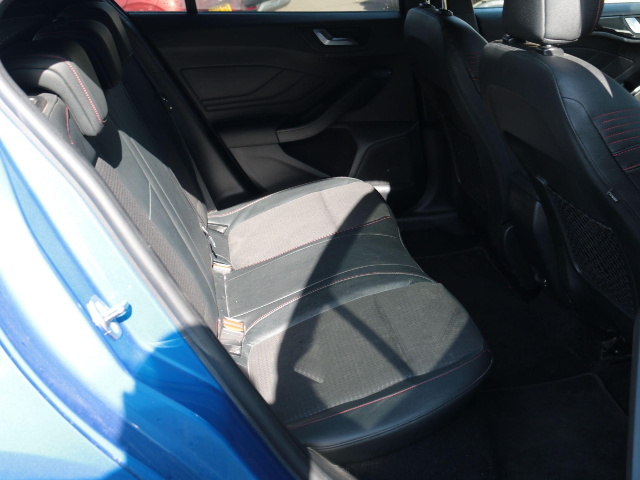 Ford Focus Image 16