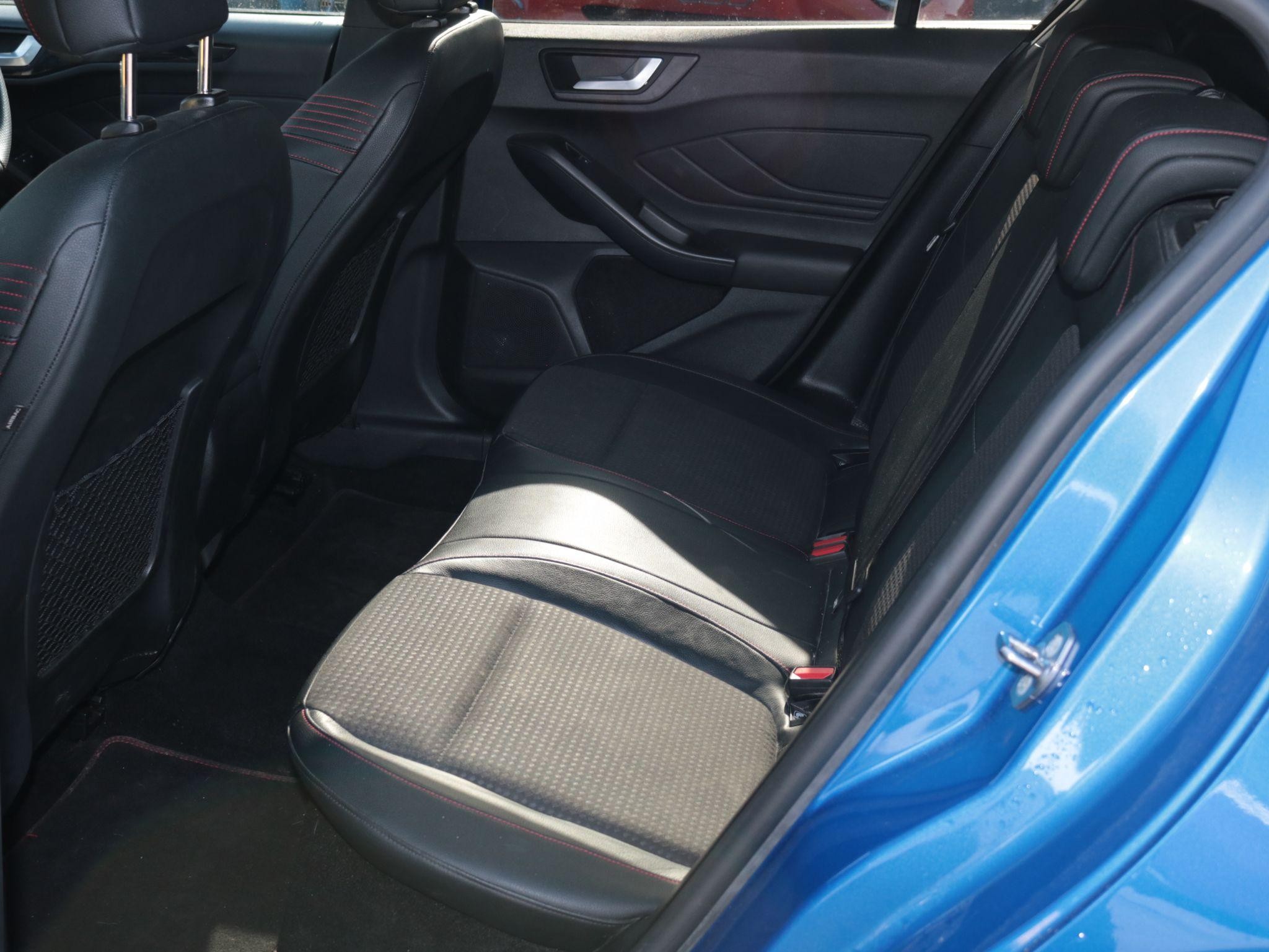 Ford Focus Image 17