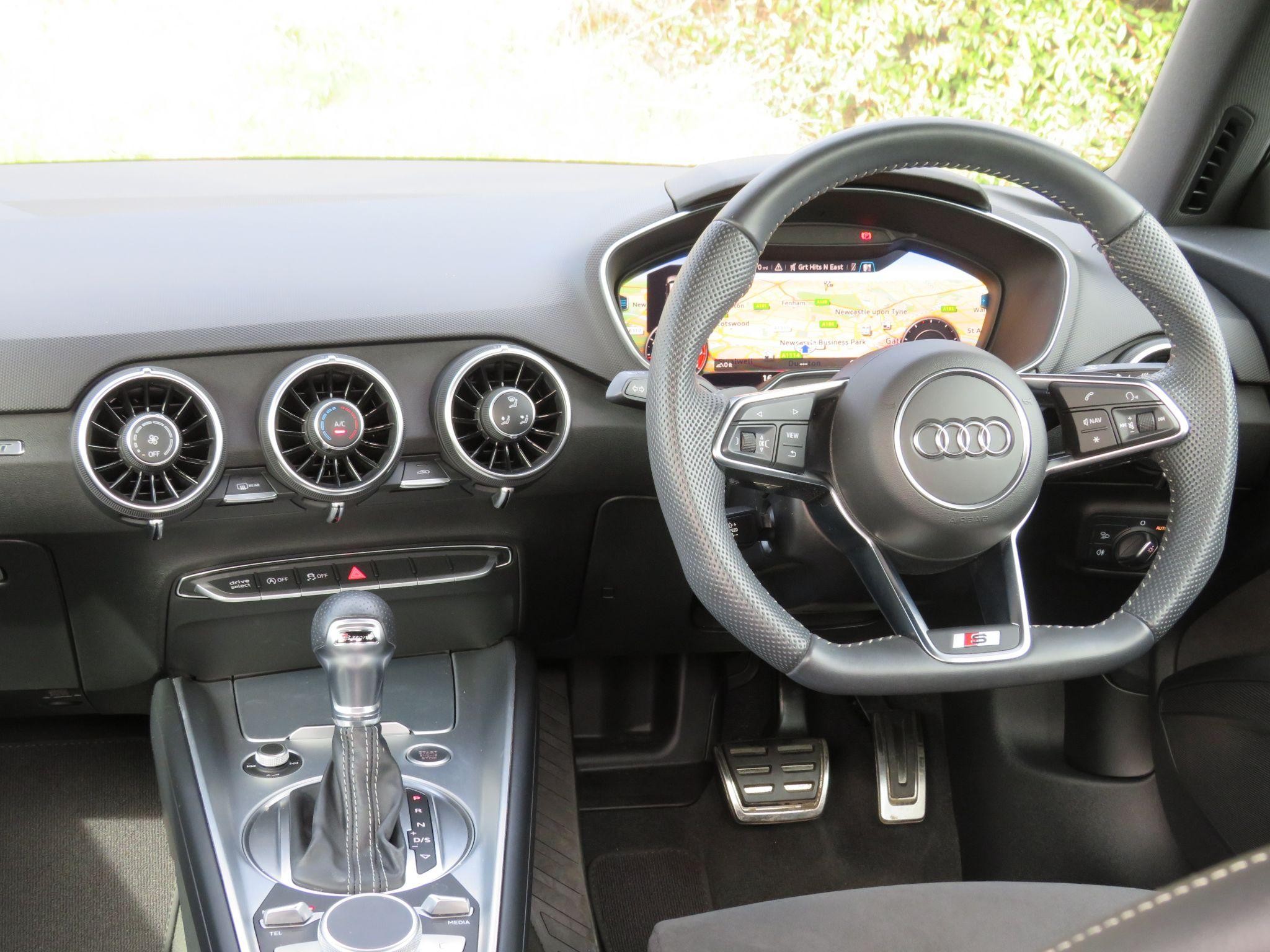 Audi TT Image 14