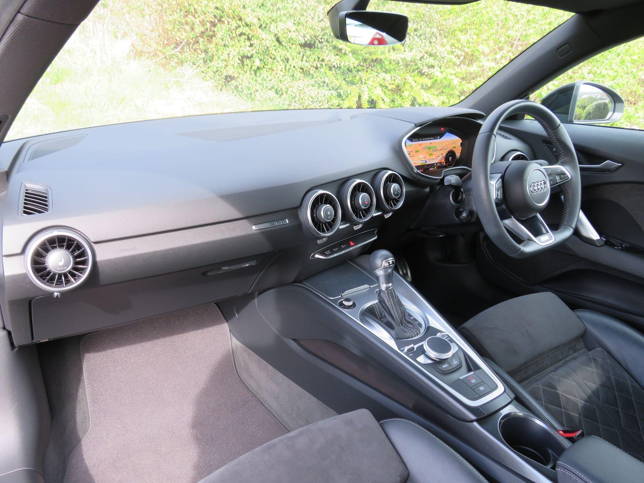 Audi TT Image 15