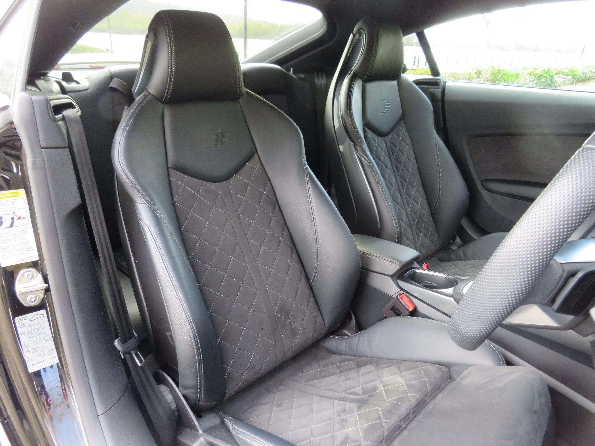 Audi TT Image 26