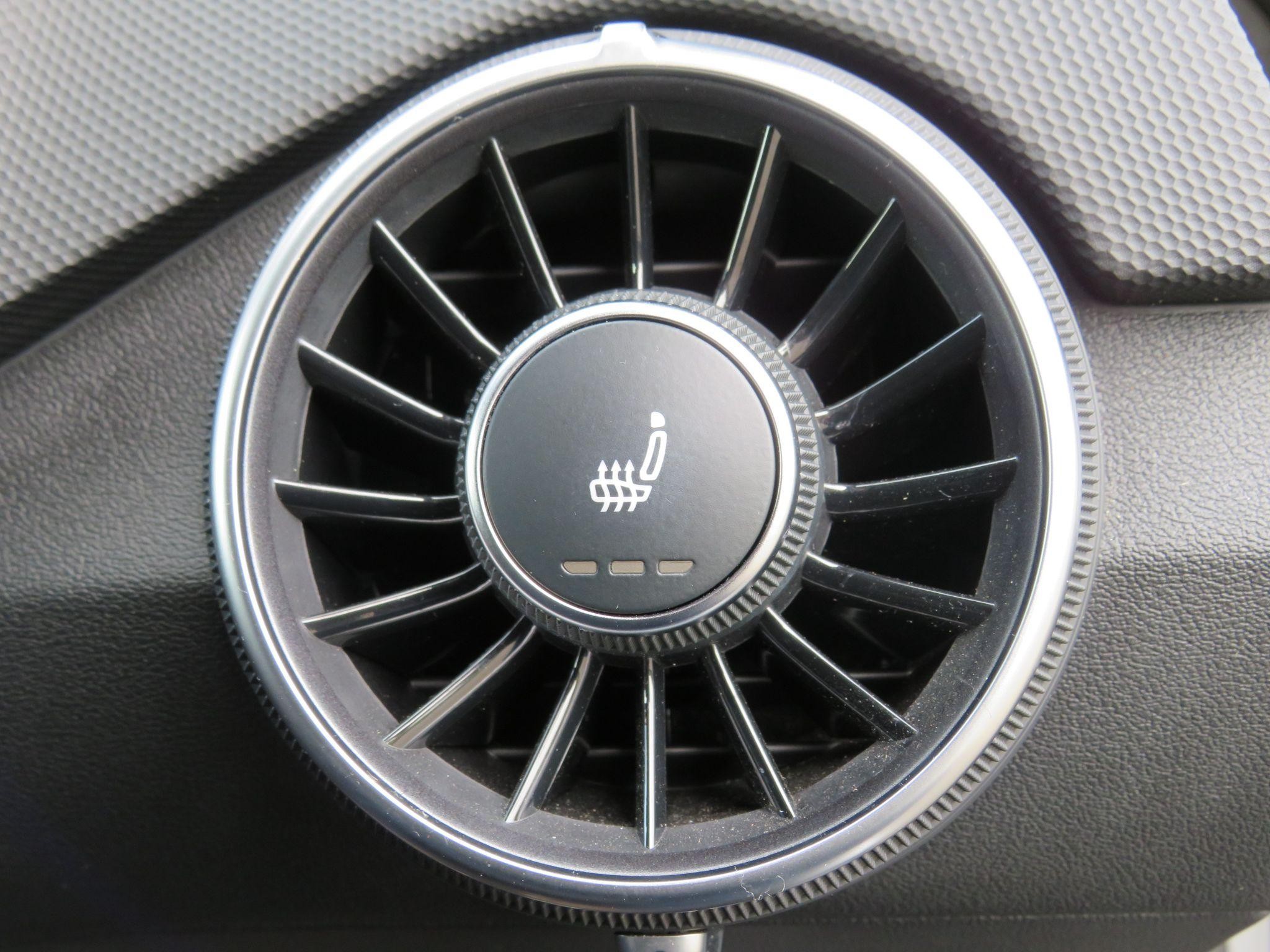 Audi TT Image 27
