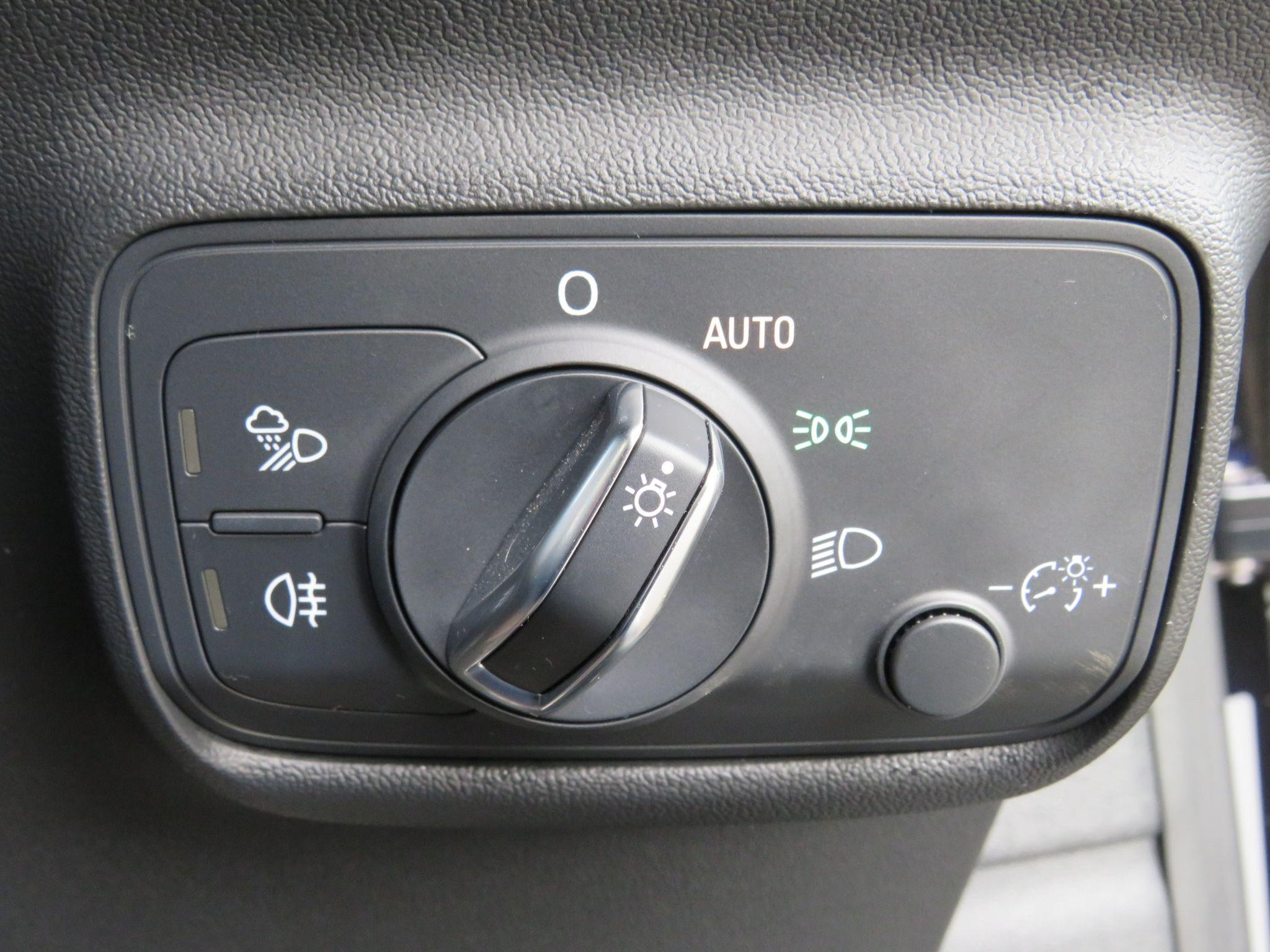 Audi TT Image 28