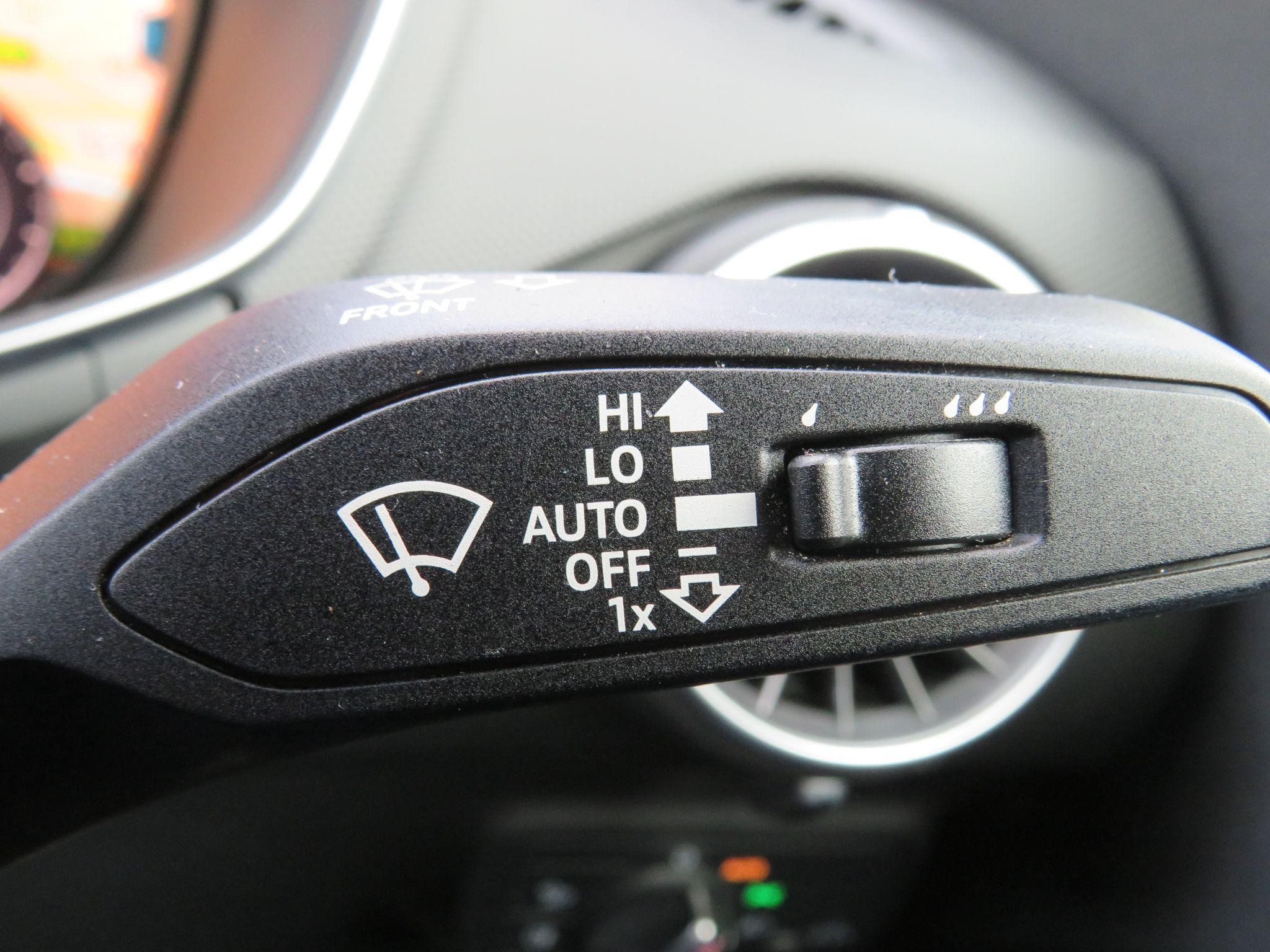 Audi TT Image 29