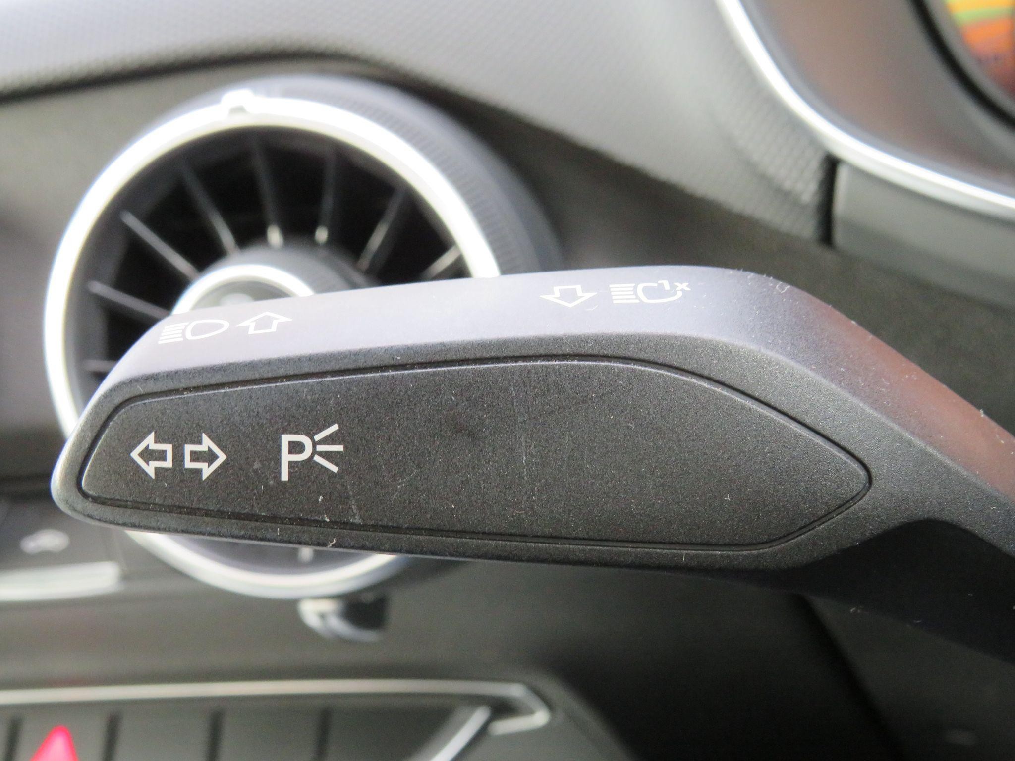 Audi TT Image 30