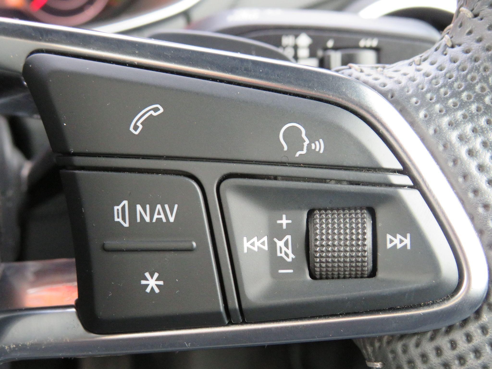 Audi TT Image 33