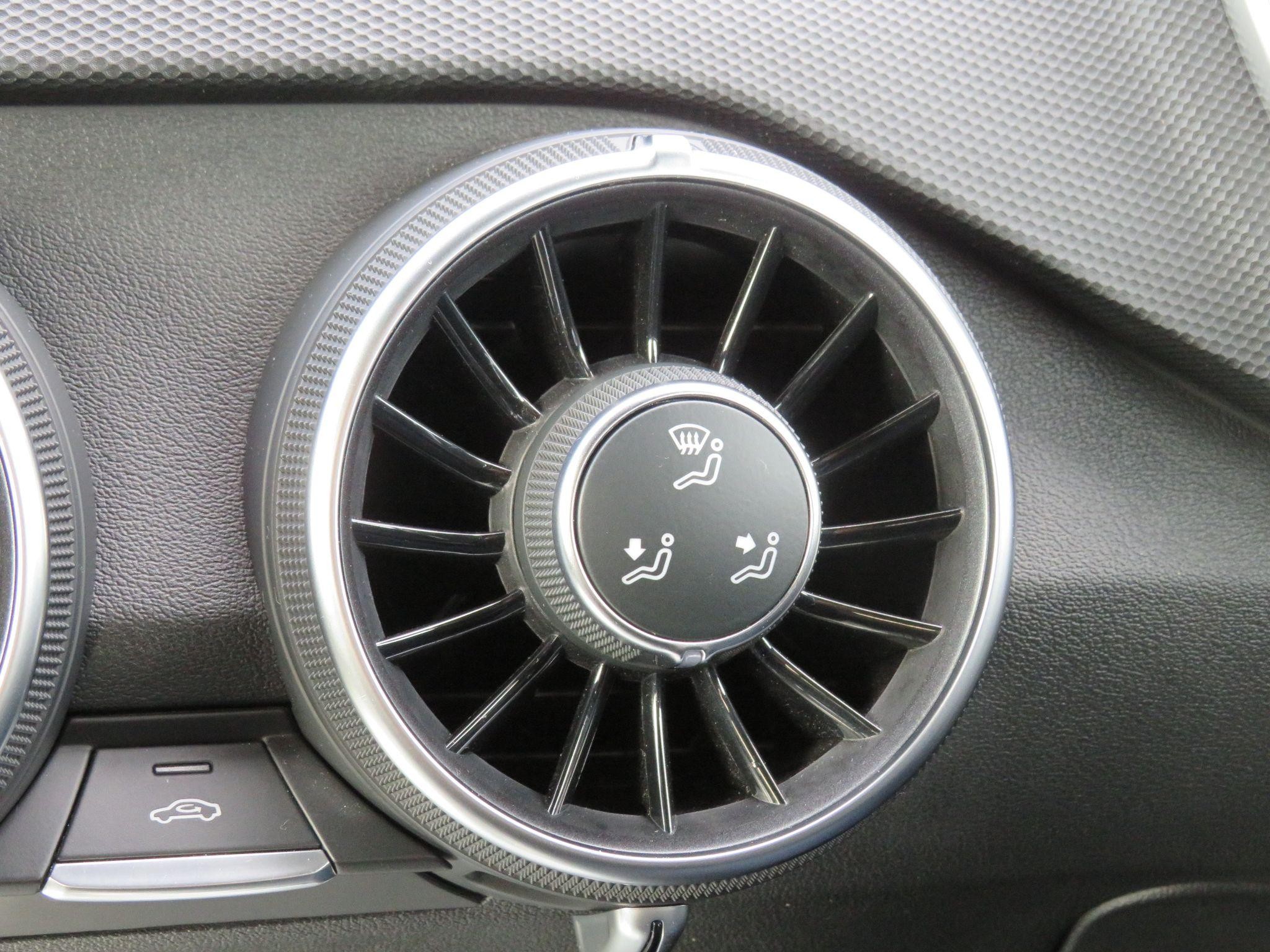 Audi TT Image 58