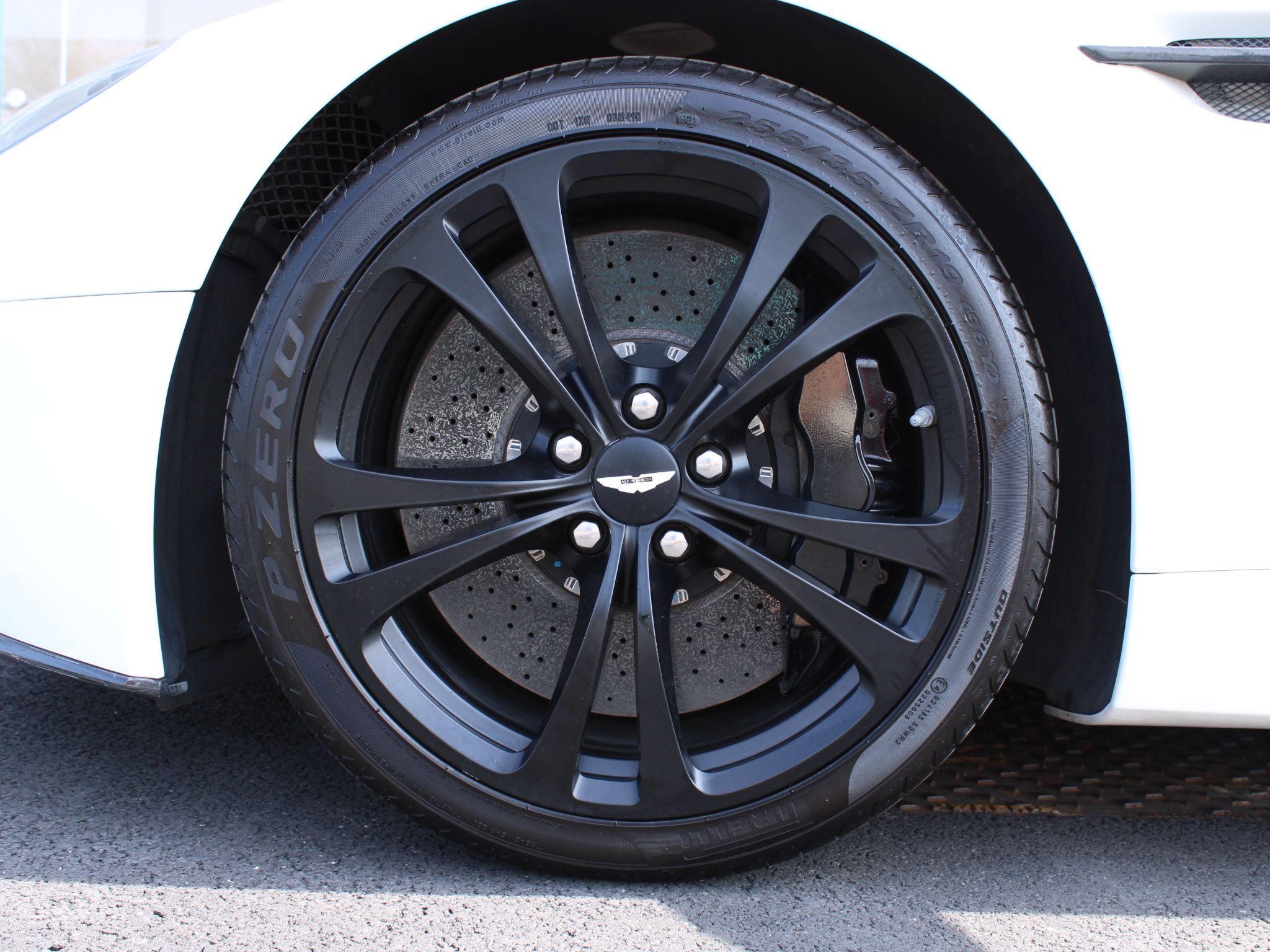 Aston Martin Vantage Image 35